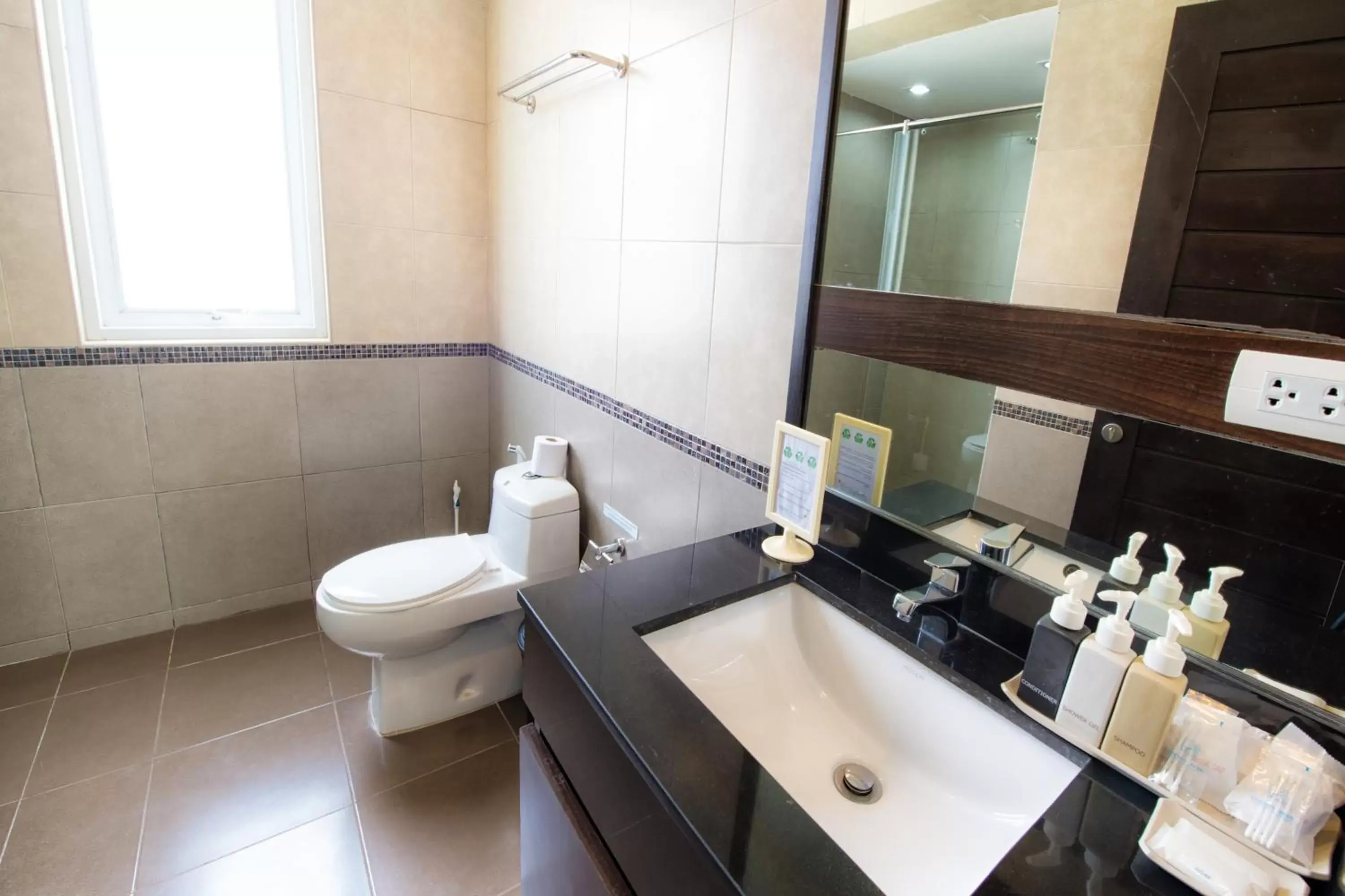 Bathroom in Oriental Beach Pearl Resort