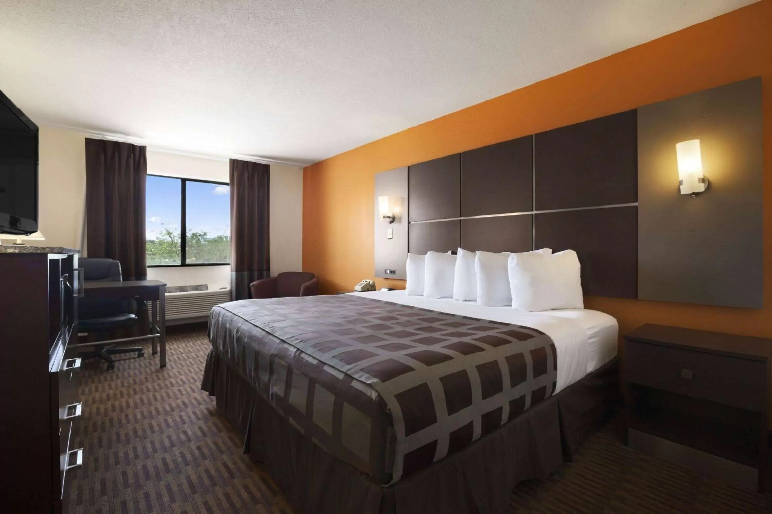Photo of the whole room, Bed in Days Inn by Wyndham Los Lunas
