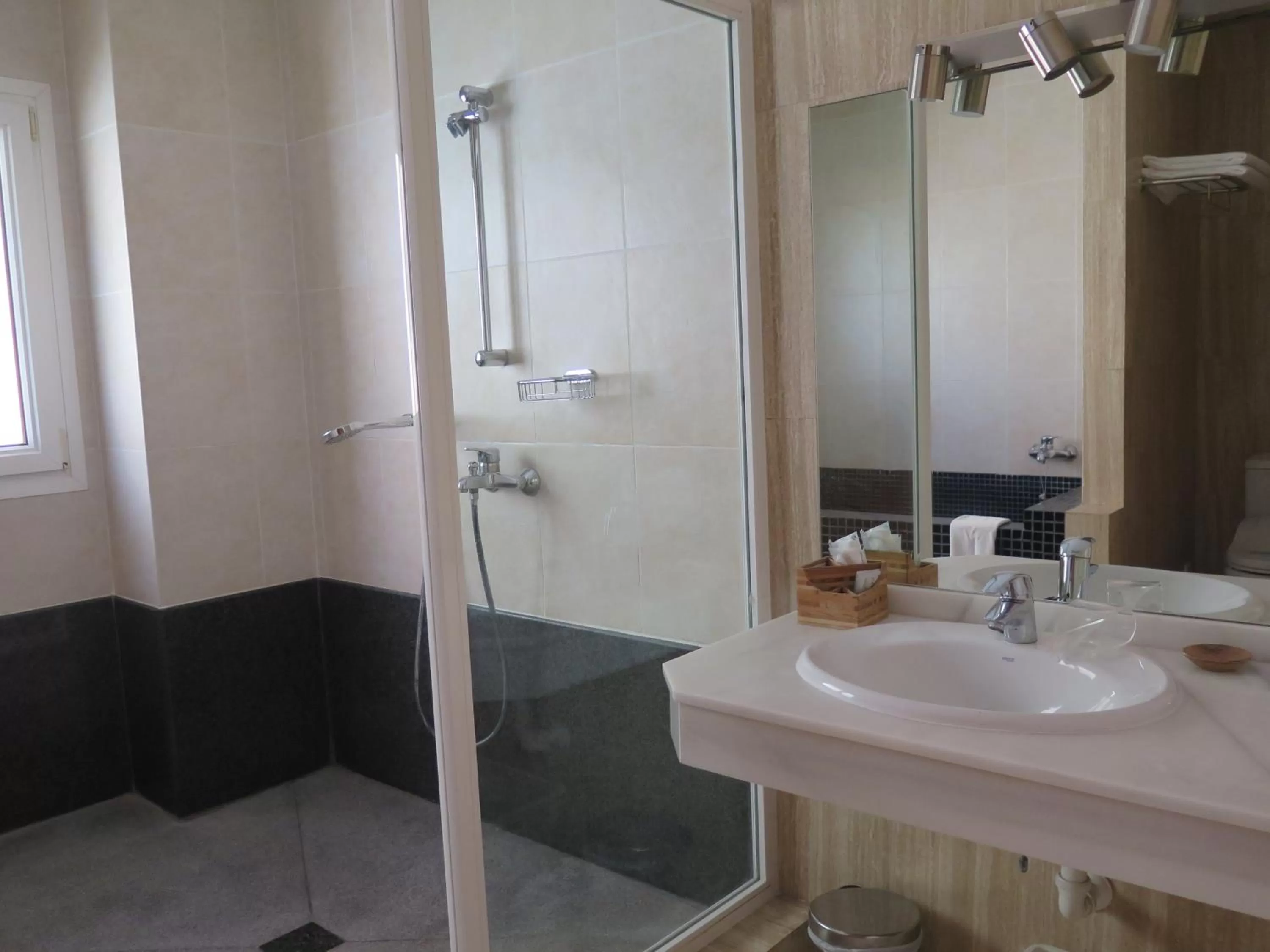 Bathroom in La Luna Blanca