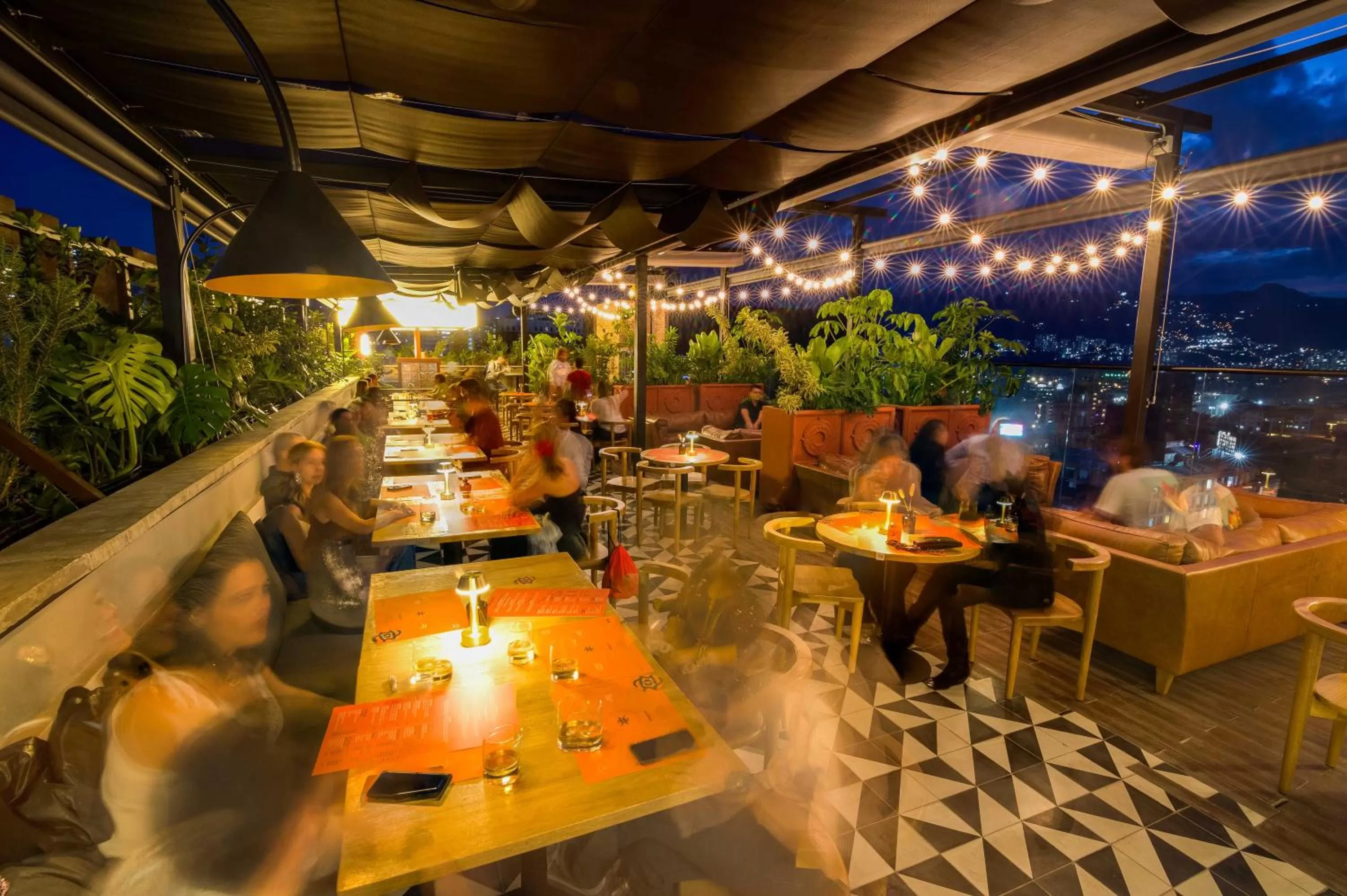 Restaurant/places to eat in Hashtag 98 Hotel By Jalo