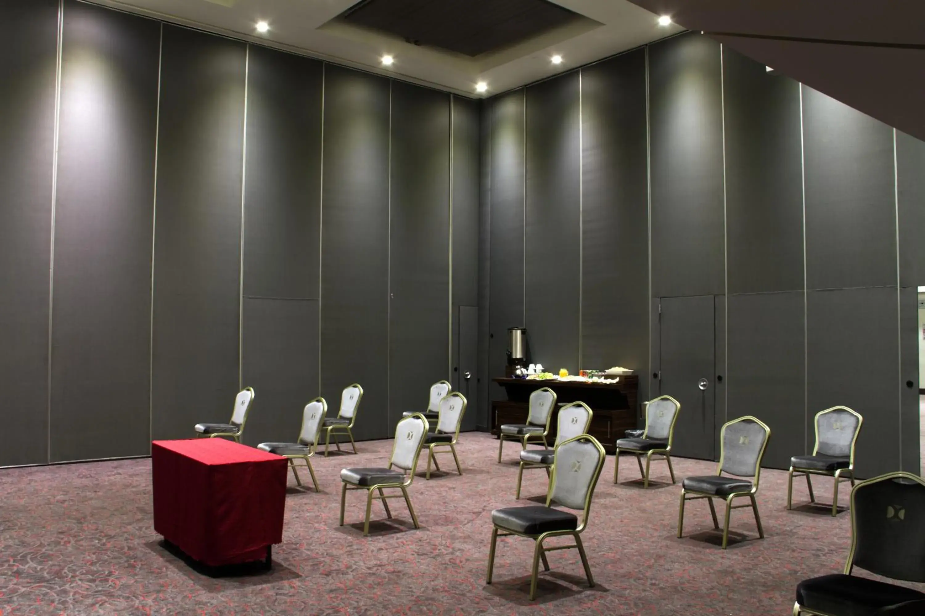 Meeting/conference room in Domun Hotel