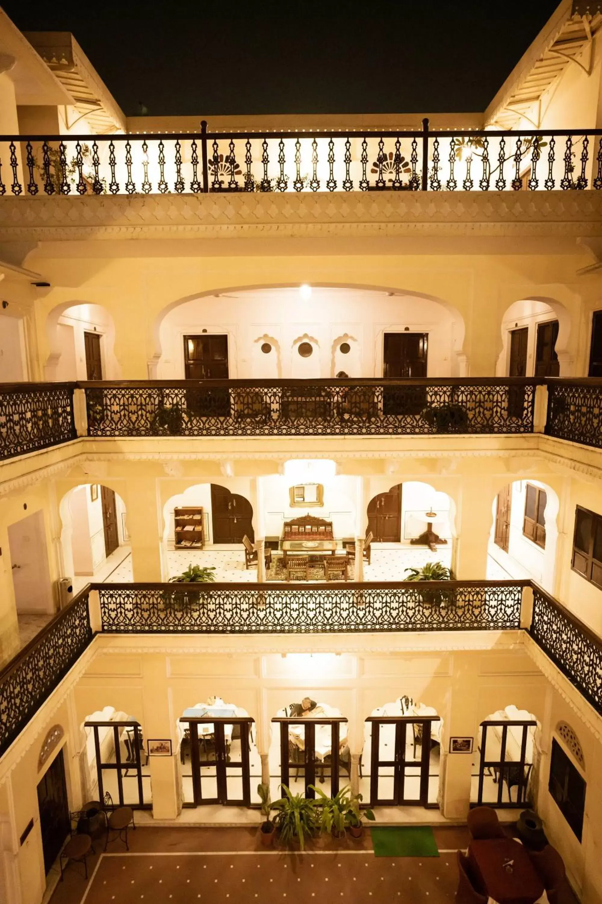 Night in Khandela Haveli - a Boutique Heritage Hotel