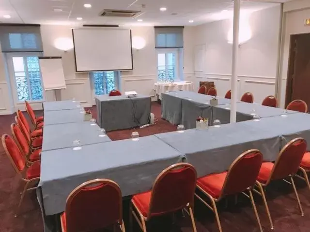 Meeting/conference room in Logis Hotel Darcy Dijon Centre