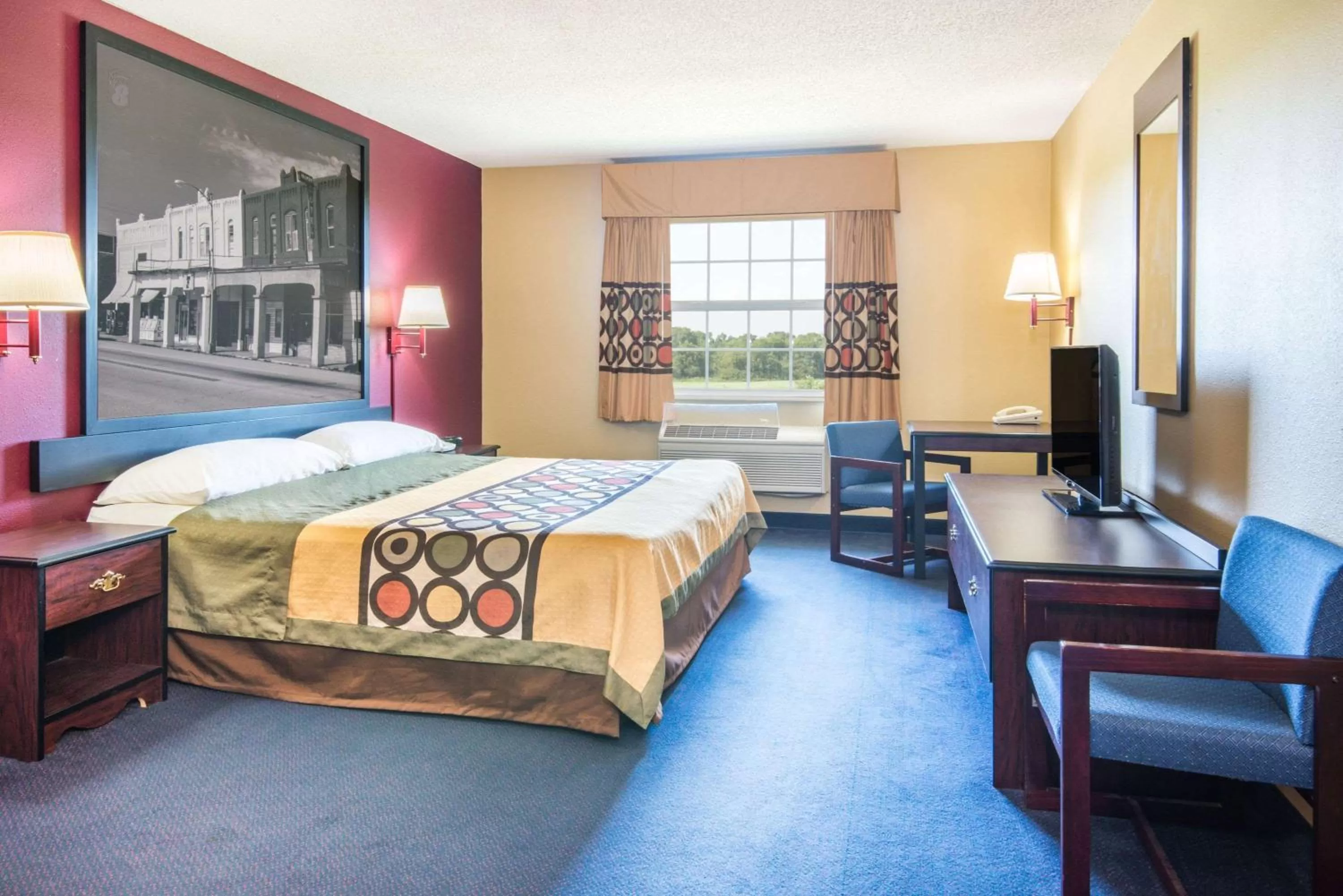 Photo of the whole room, Bed in Super 8 by Wyndham Big Cabin/Vinita Area