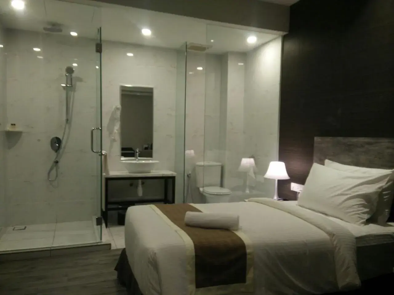 Shower, Bed in The Leverage Business hotel (Skudai)