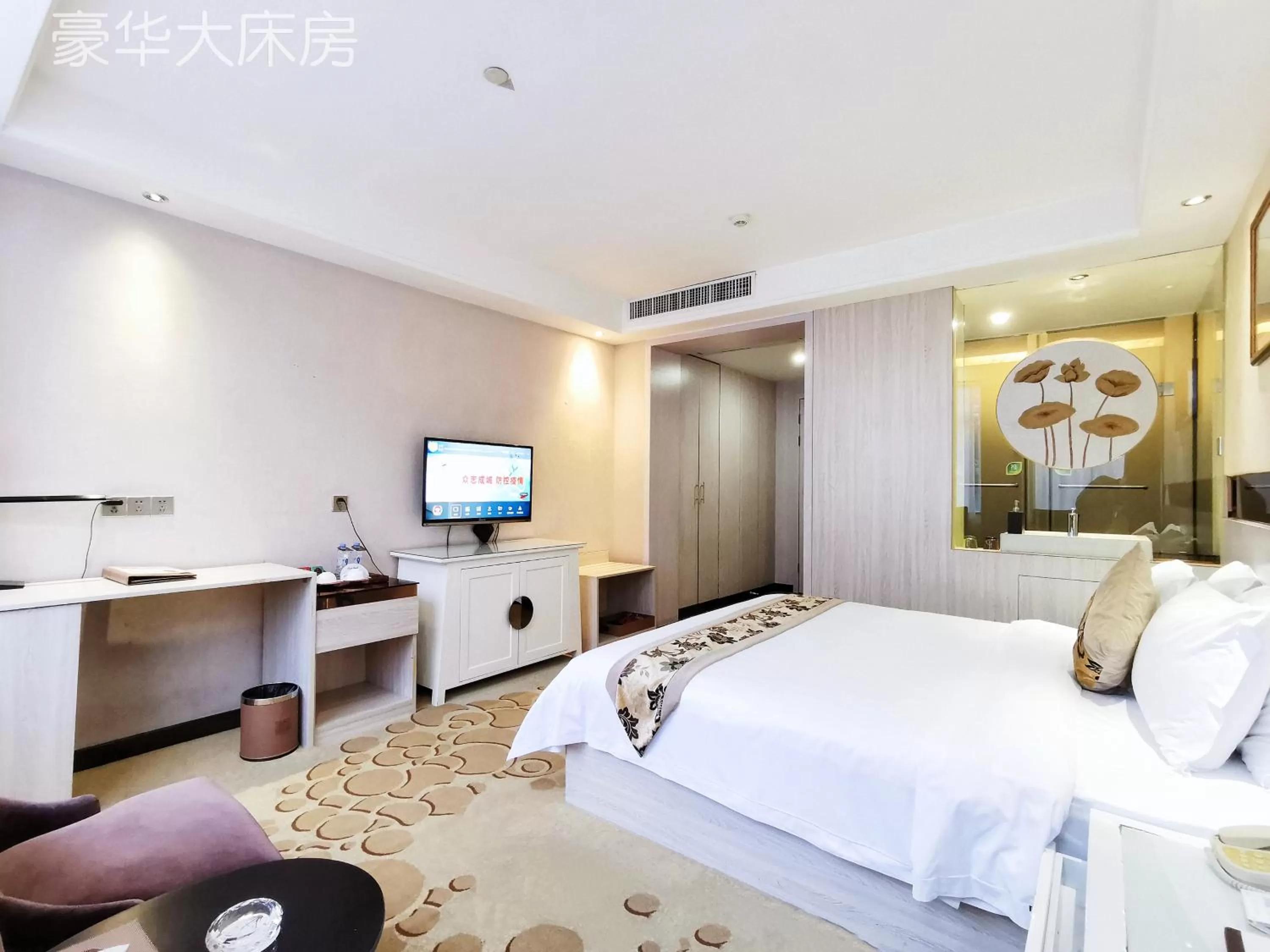 Photo of the whole room, Bed in Paco Hotel Tianhe Coach Terminal Metro Satation Guangzhou-Free Shuttle Bus for Canton Fair