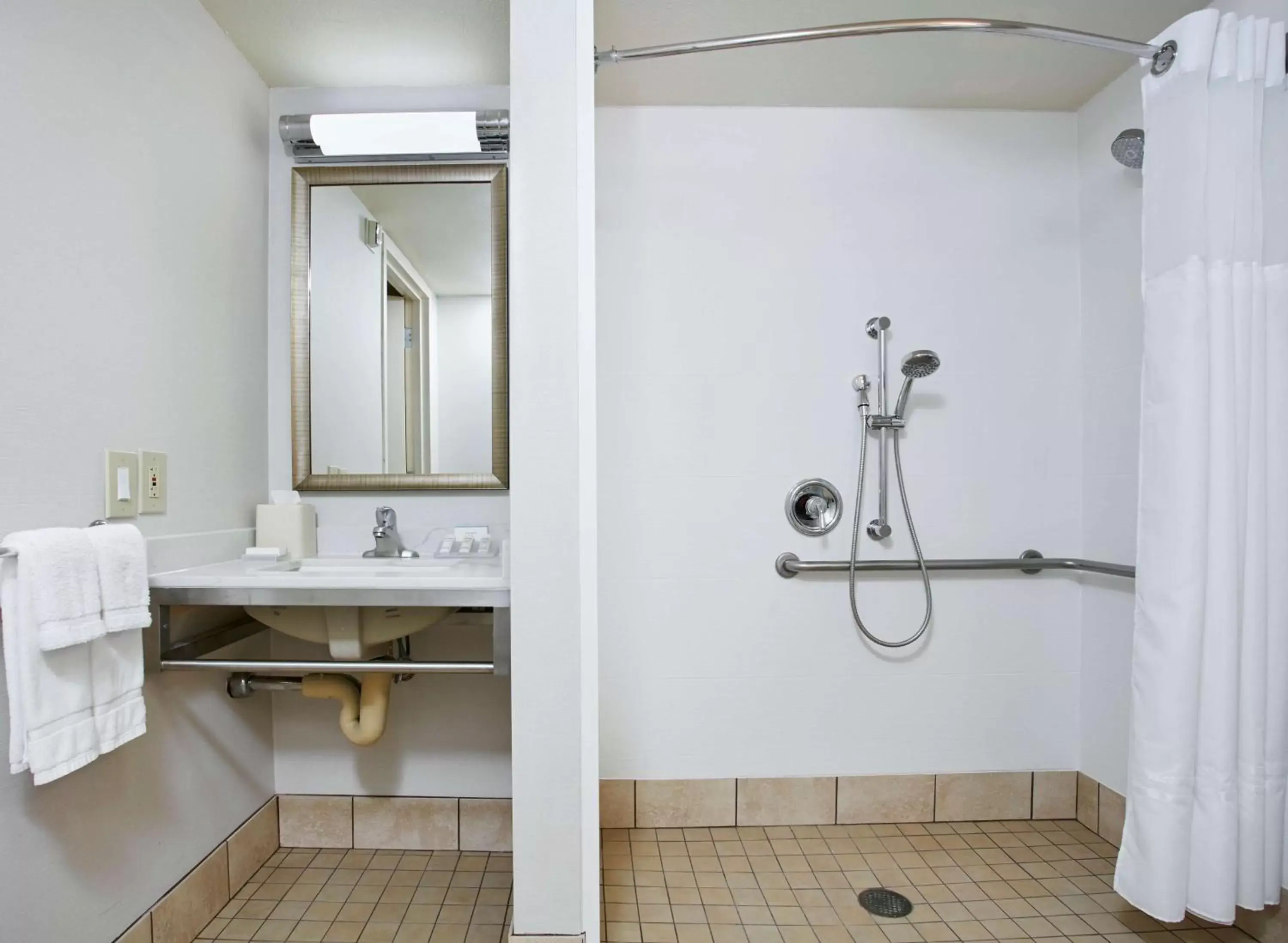 Bathroom in Hilton Garden Inn San Francisco Airport North