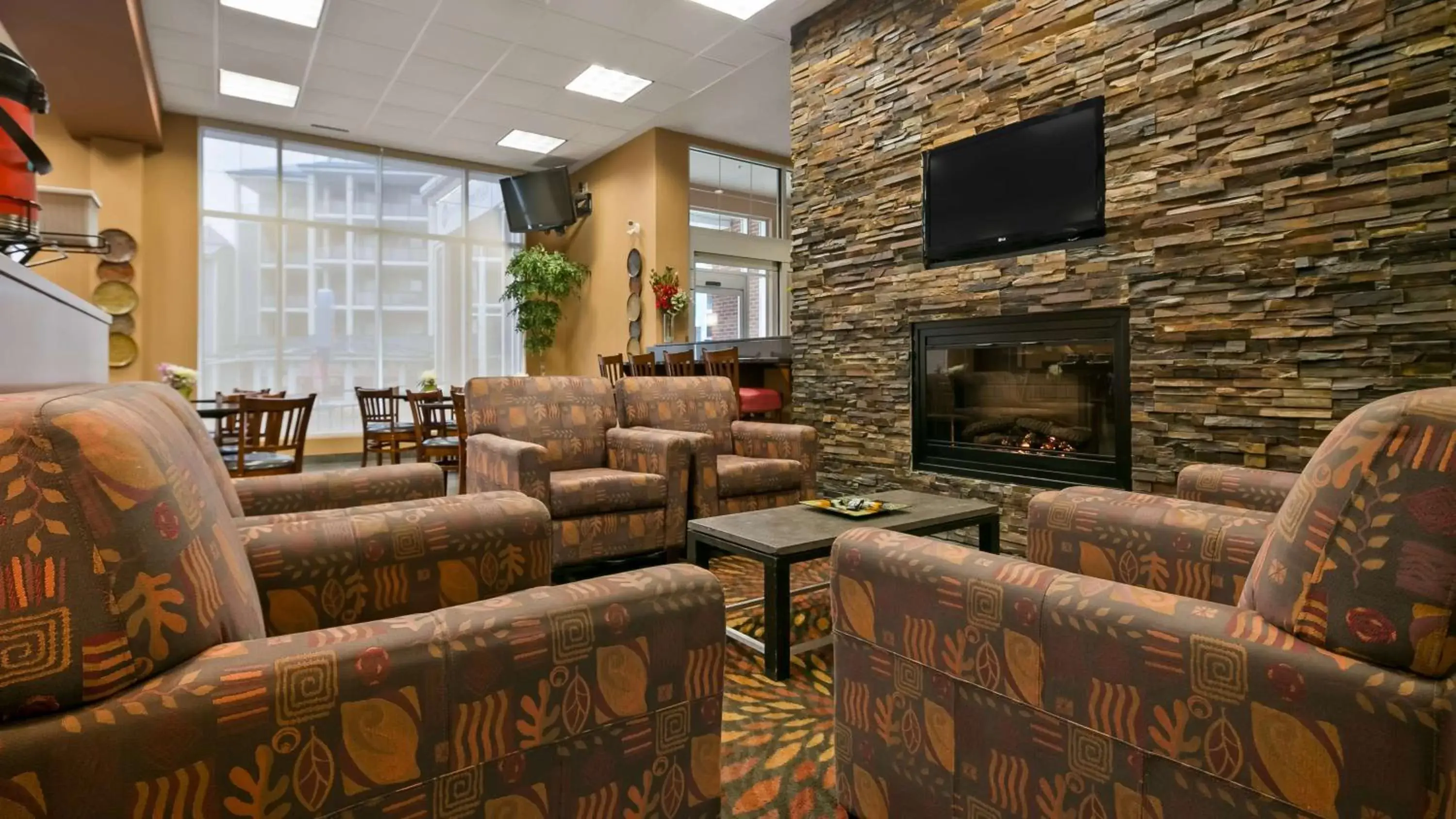 Lobby or reception, Lounge/Bar in Best Western Plus Chateau Inn