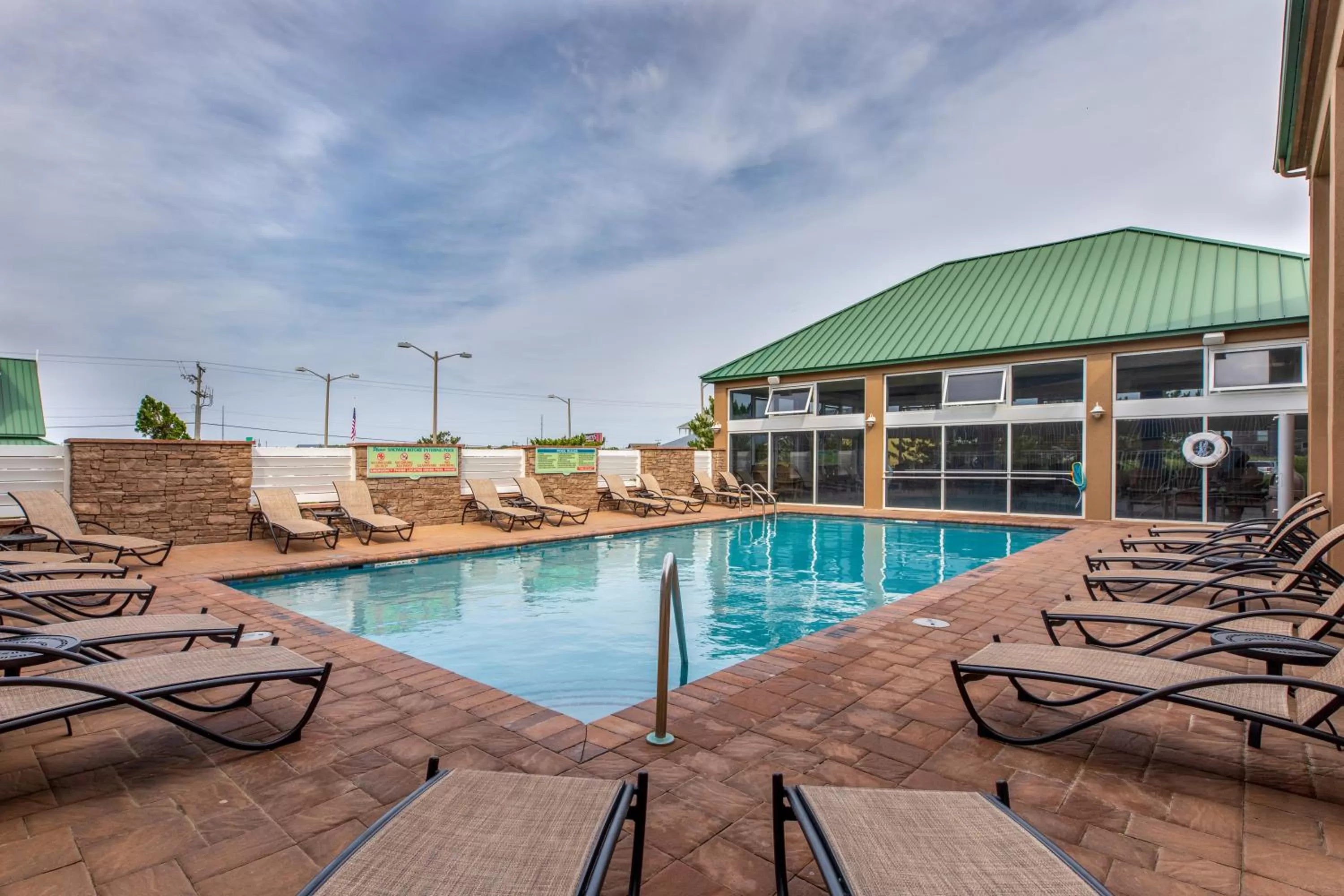 Swimming pool in Shutters on the Banks