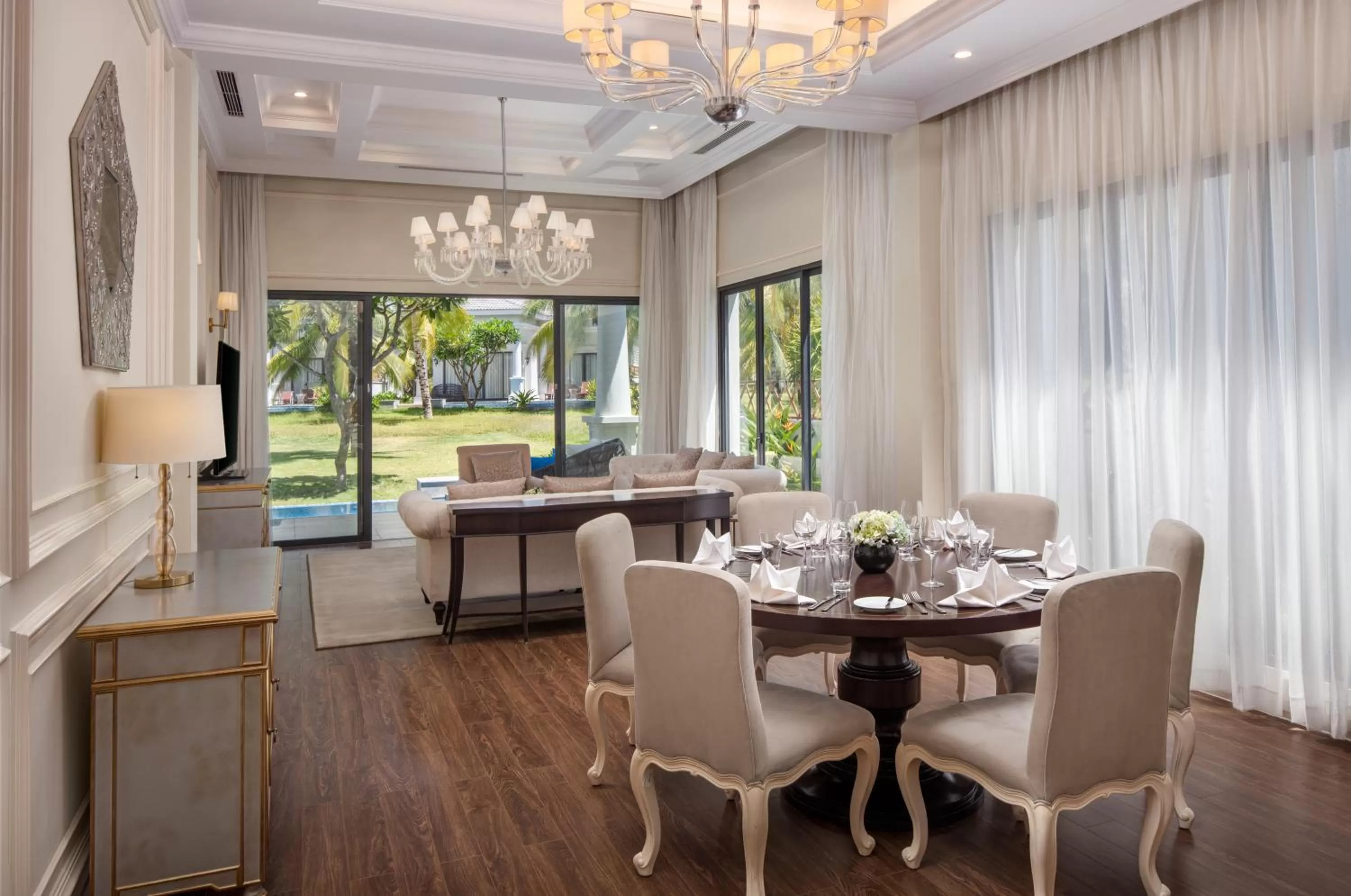 Living room in Meliá Vinpearl Cam Ranh Beach Resort