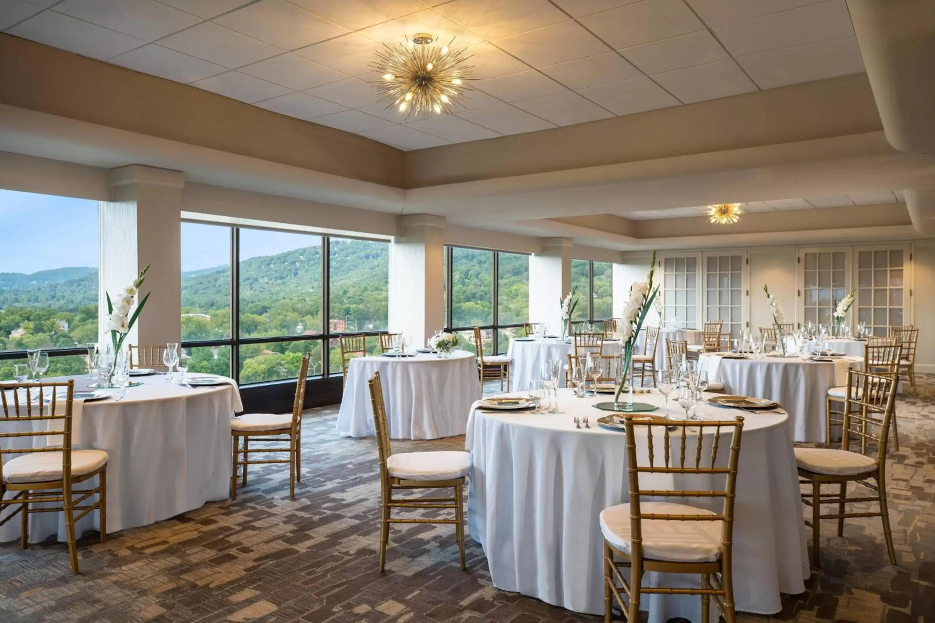 Meeting/conference room, Restaurant/Places to Eat in Renaissance Asheville Downtown Hotel