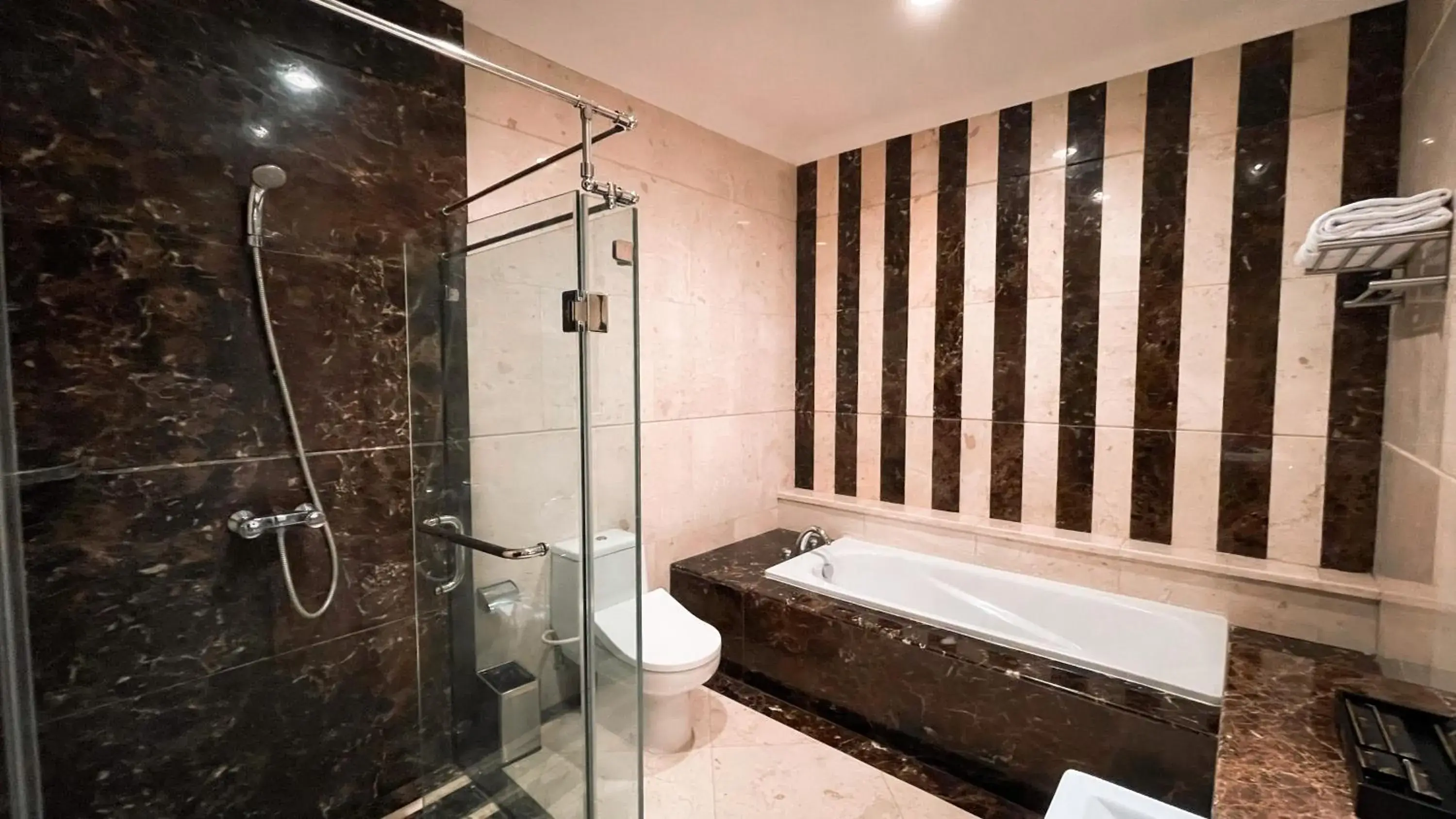 Shower, Bathroom in The Grantage Hotel & Sky Lounge