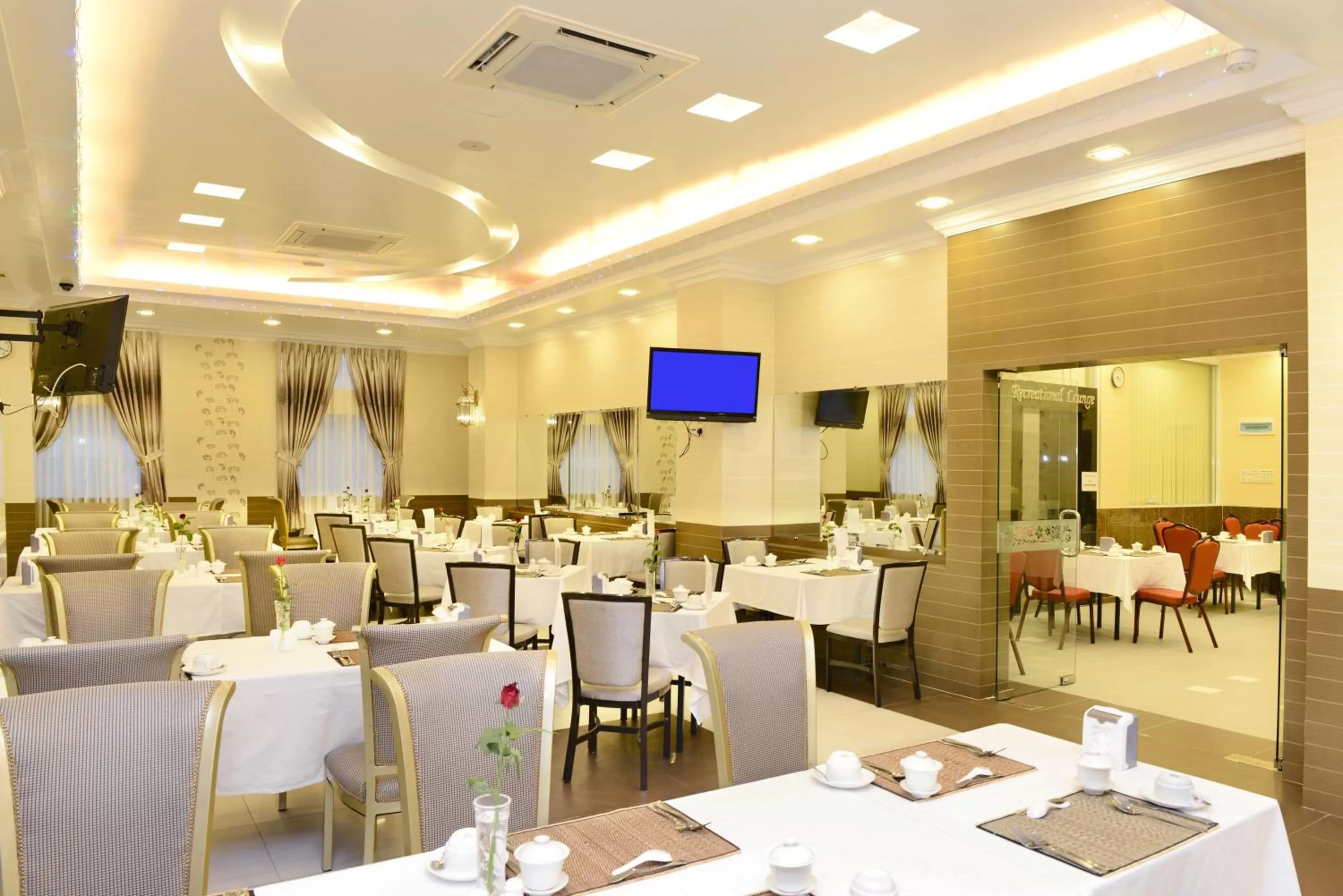 Restaurant/places to eat in Hotel Grand United - Ahlone Branch