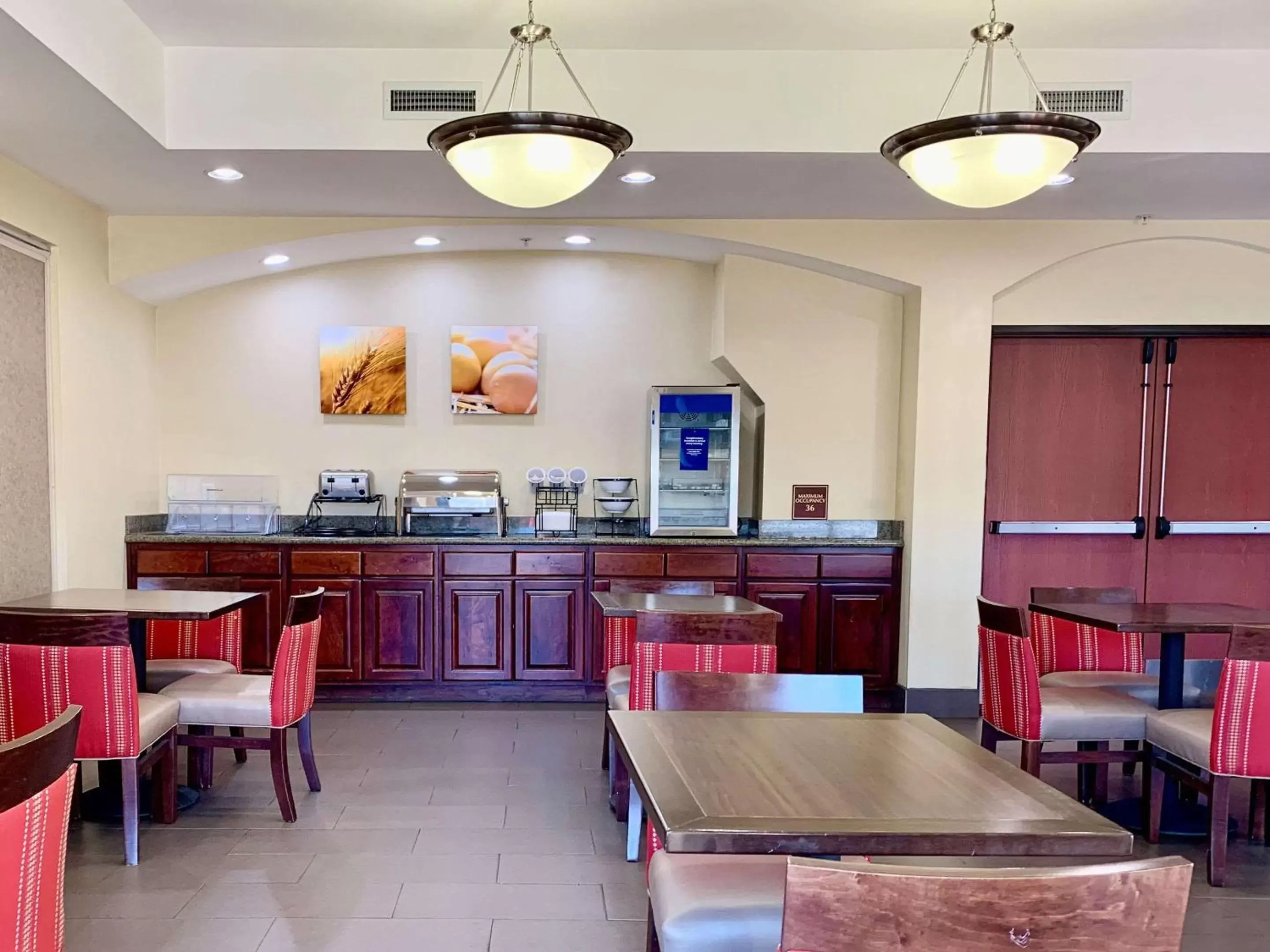 Restaurant/Places to Eat in Comfort Inn Ogden near Event Center