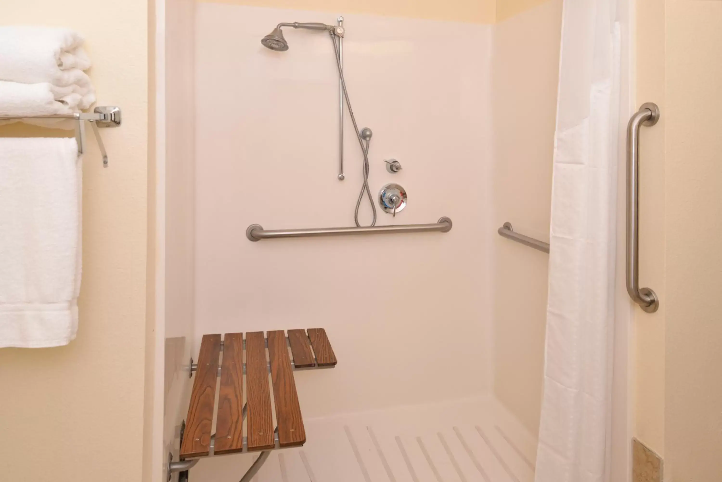 Bedroom, Bathroom in Holiday Inn Express St Croix Valley, an IHG Hotel