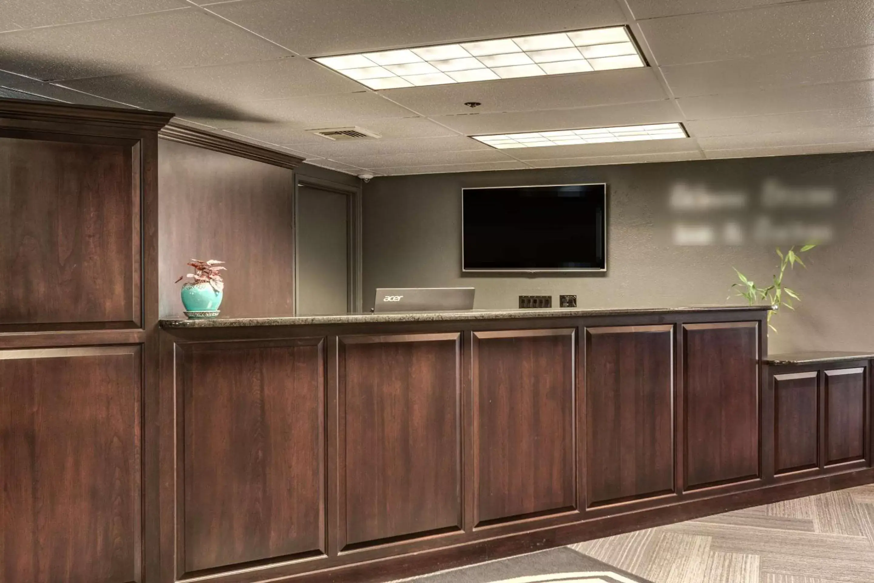 Lobby or reception in SureStay Plus Hotel by Best Western Post Falls Lobby or reception in SureStay Plus Hotel by Best Western Post Falls