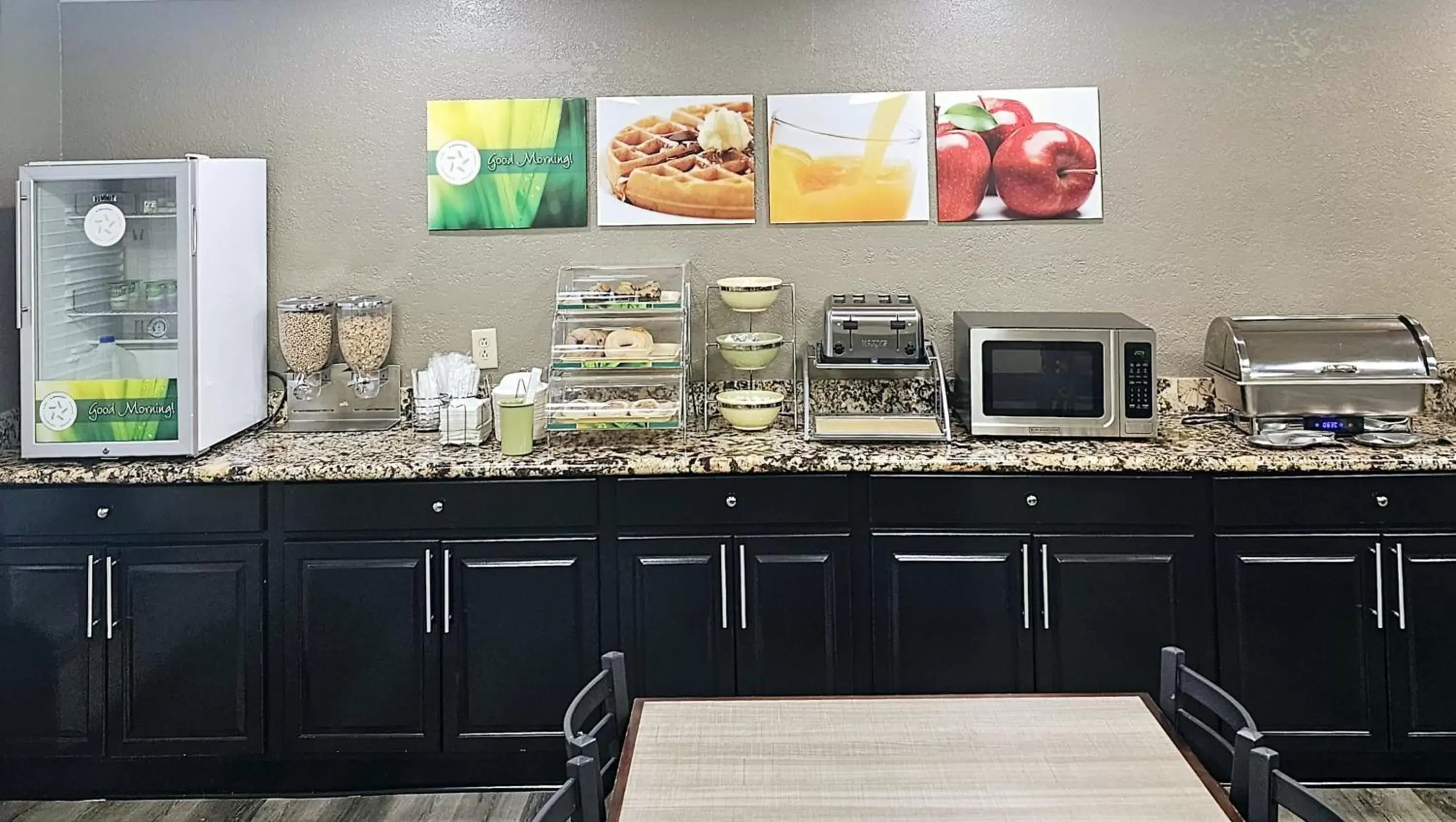 Food and drinks in Quality Inn & Suites