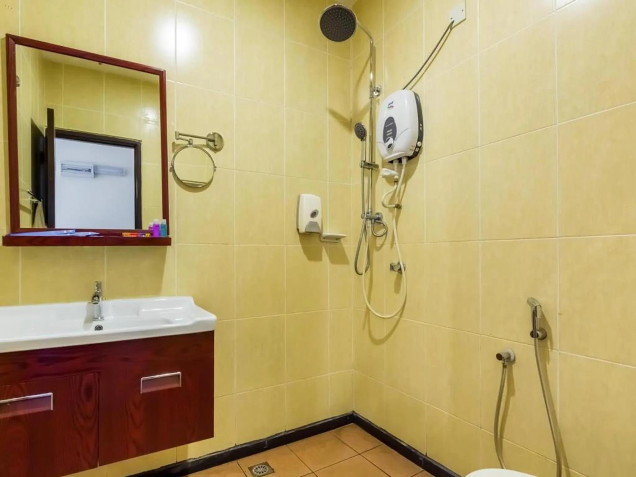 Shower in Dolphin Hotel, Chow Kit Kuala Lumpur