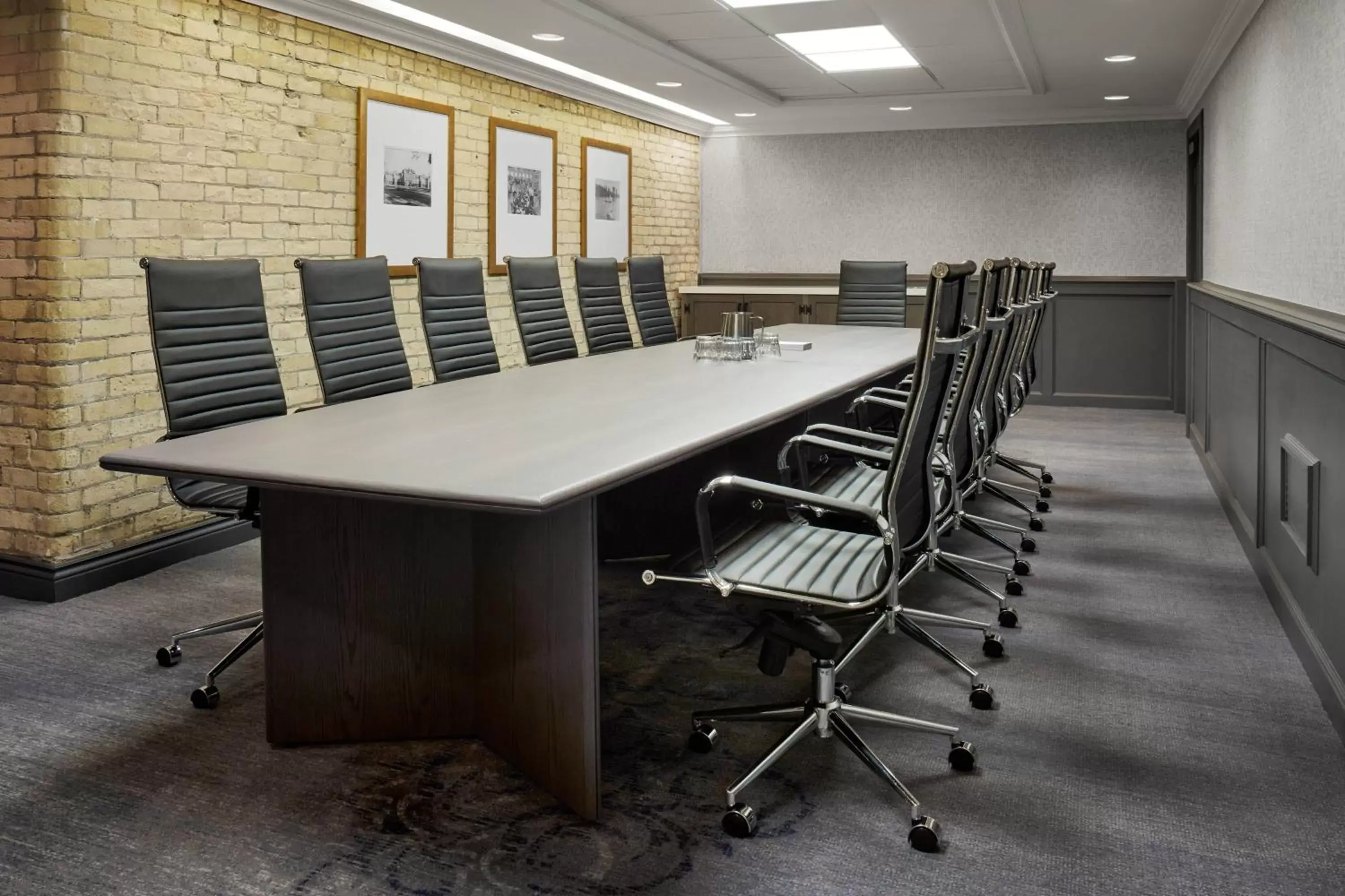 Meeting/conference room in Delta Hotels by Marriott London Armouries