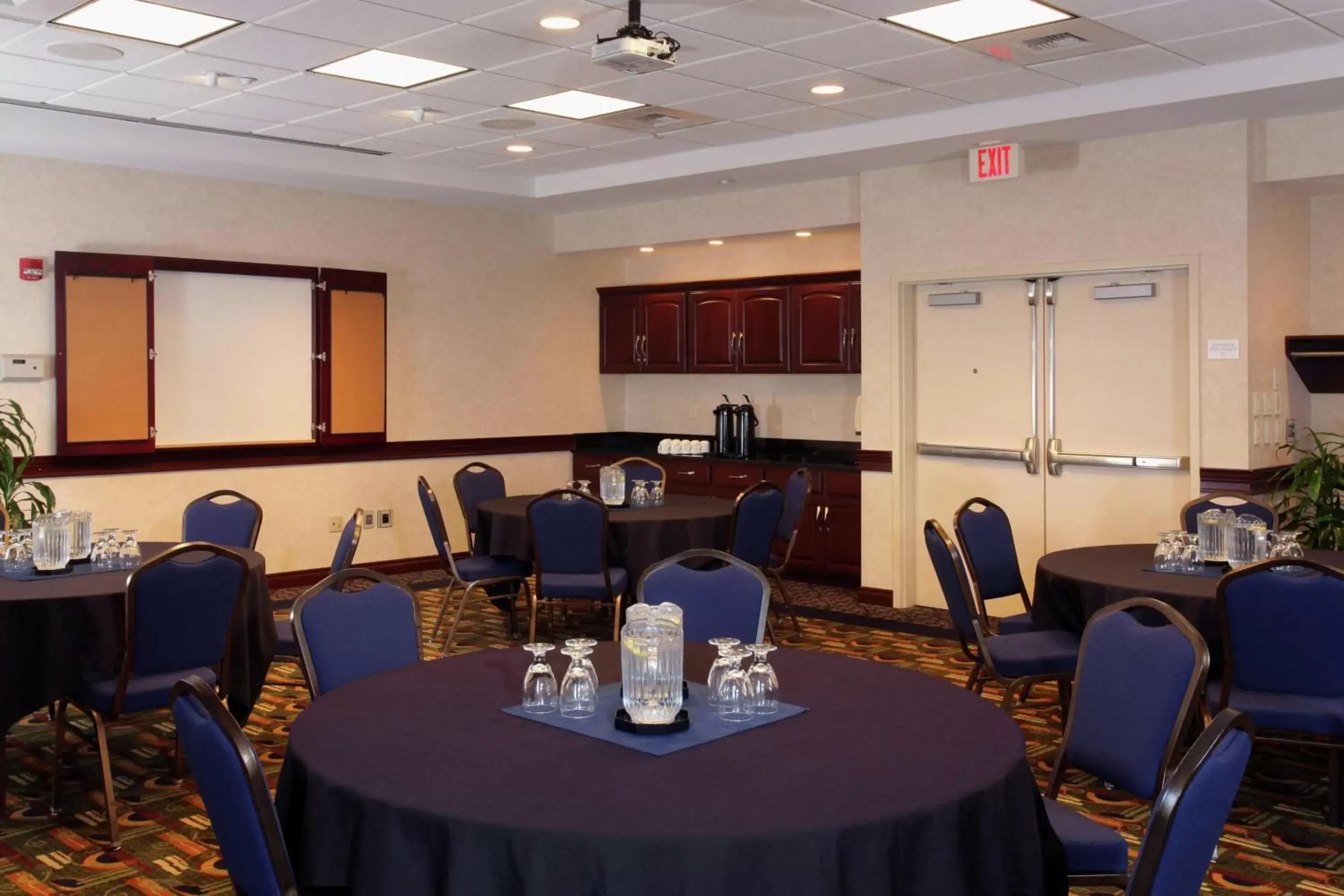 Meeting/conference room, Restaurant/Places to Eat in Hilton Garden Inn Spokane Airport