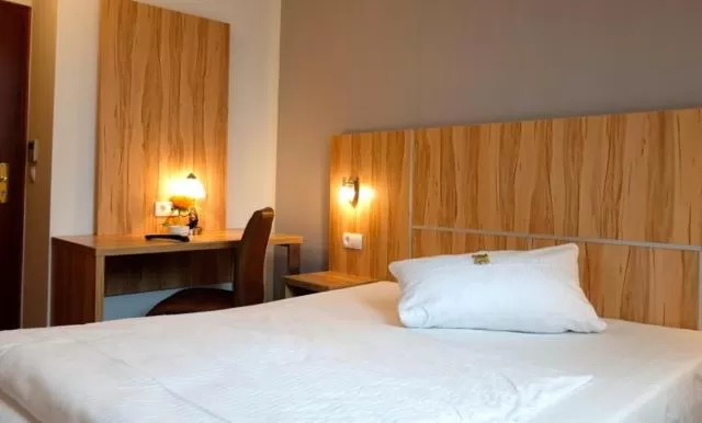 Photo of the whole room, Bed in Hotel am Schelztor