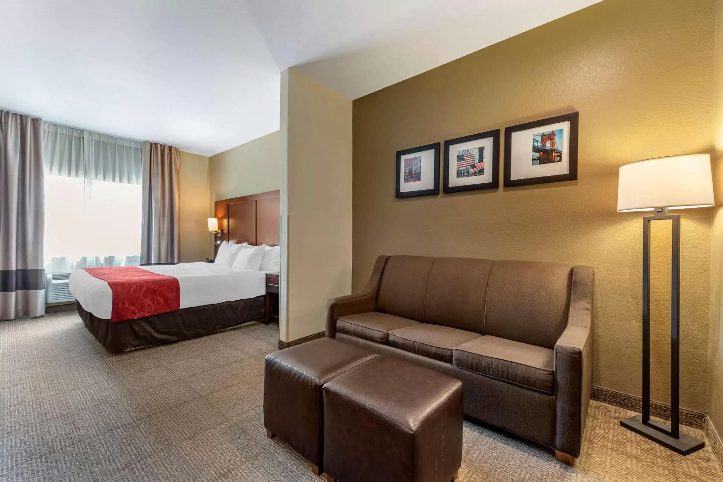 Photo of the whole room in Comfort Suites Mason near Kings Island