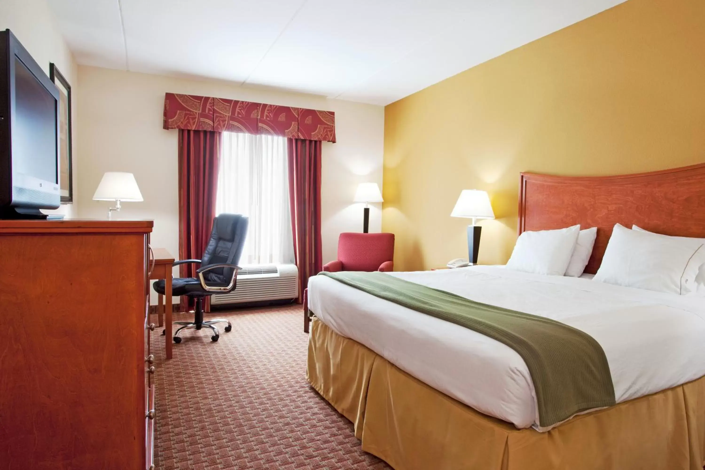 Bedroom in Holiday Inn Express Hotel & Suites Jacksonville North-Fernandina, an IHG Hotel