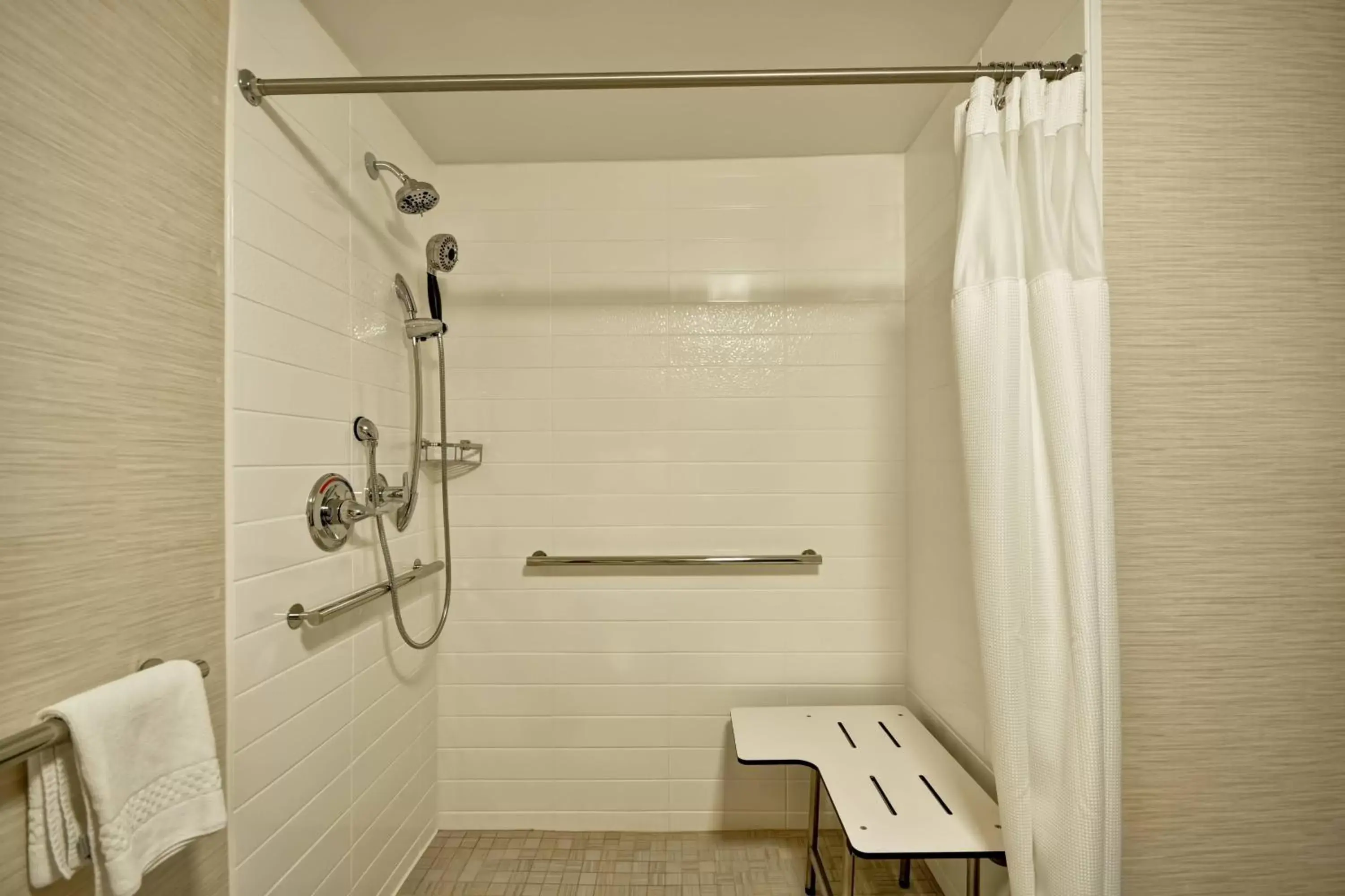 Bathroom in Fairfield Inn & Suites by Marriott Atlanta Vinings/Galleria
