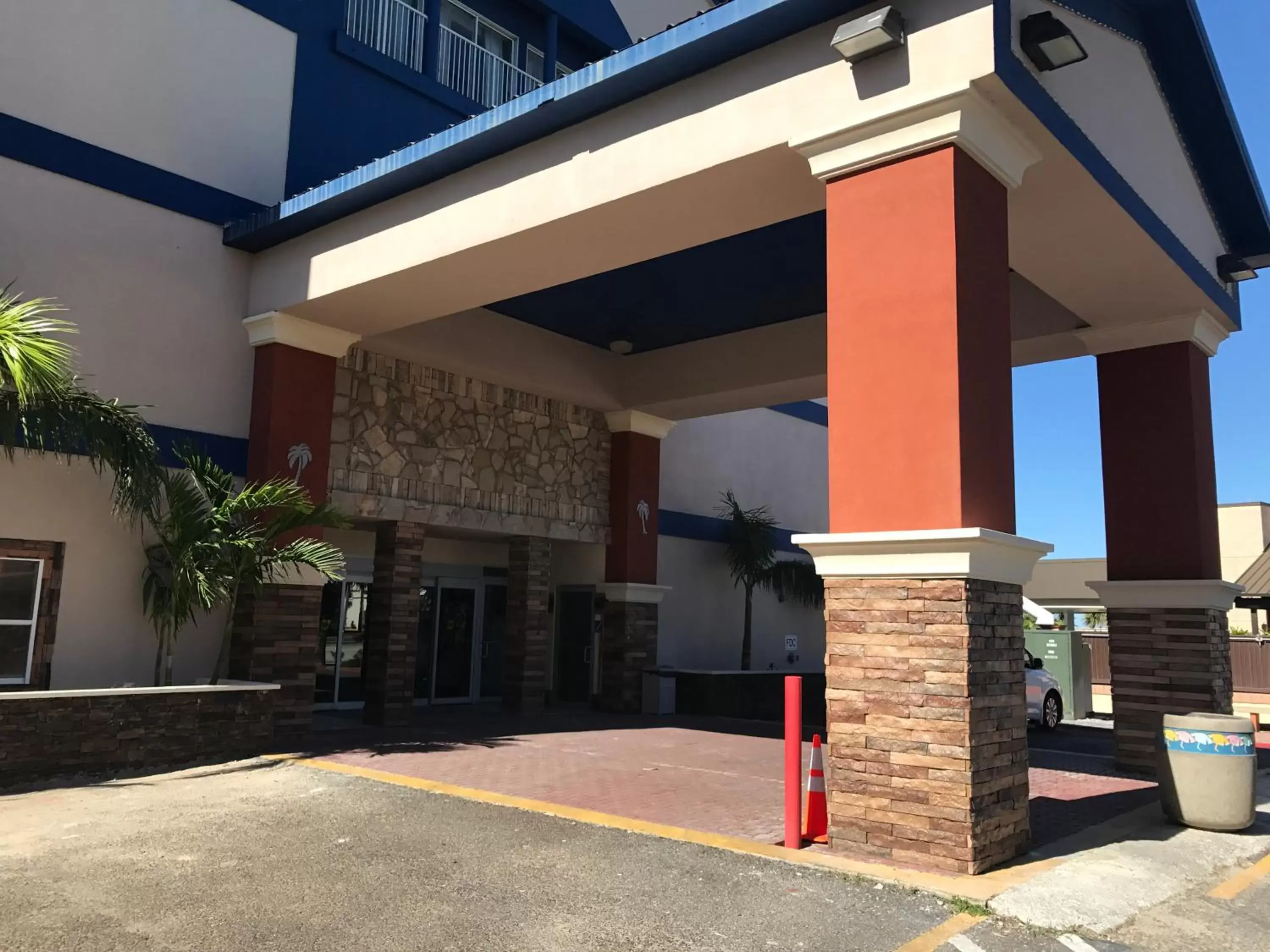 Property building in Blue Bay Inn and Suites