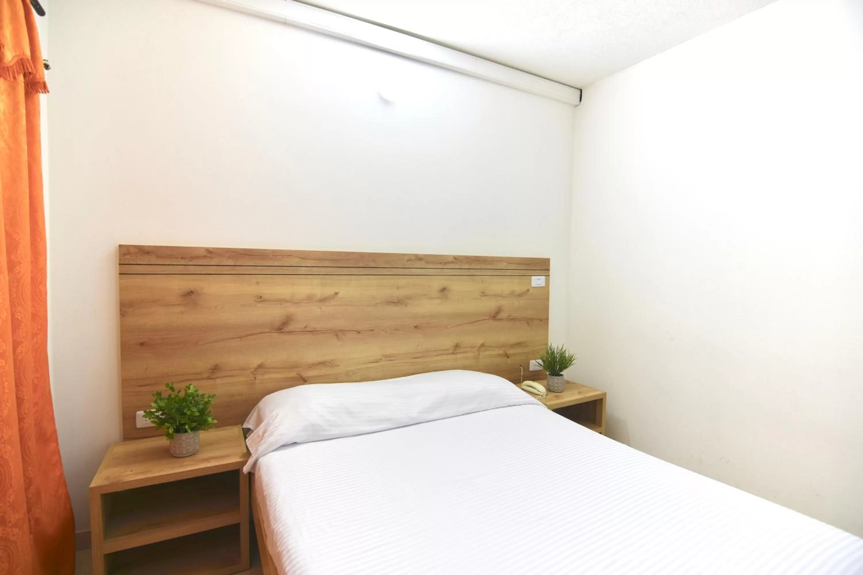 Bed in Hotel Comercial