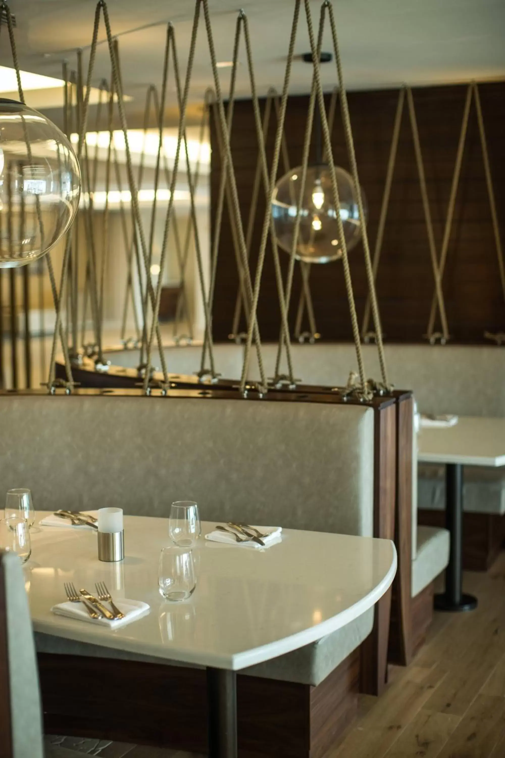 Restaurant/places to eat, Bathroom in Newport Marriott Hotel & Spa