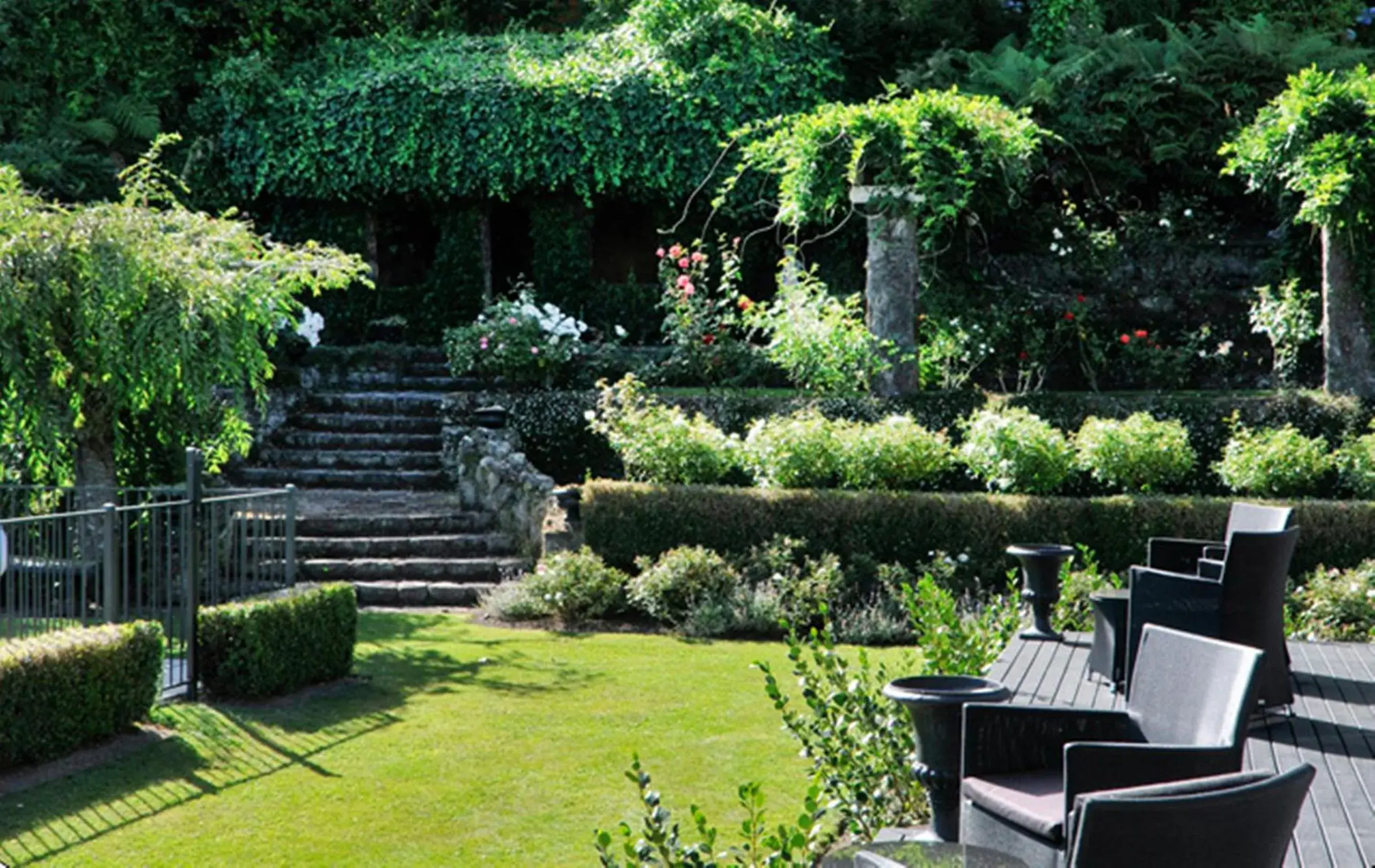 Patio, Garden in Black Swan Lakeside Lodge Boutique Hotel