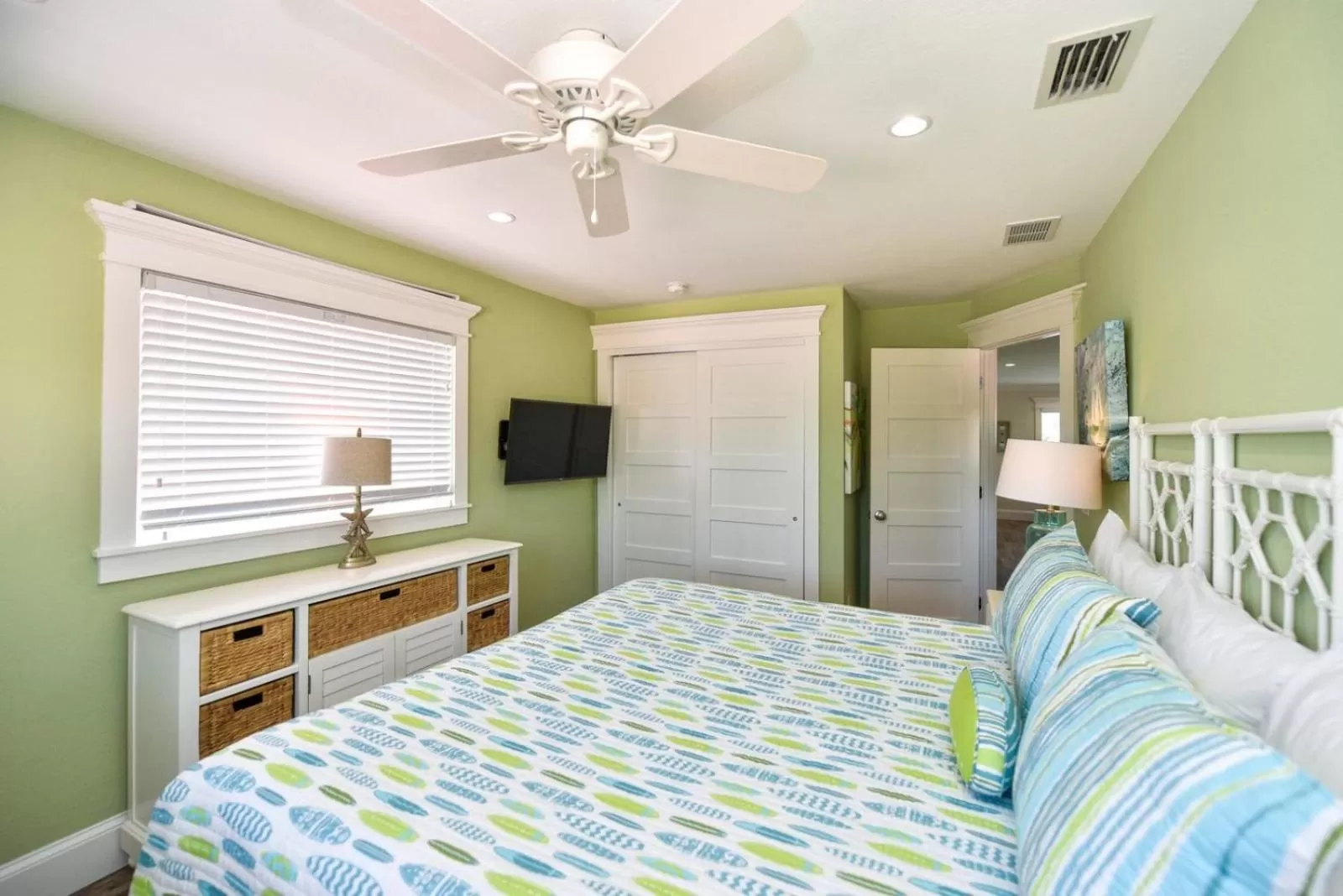 Photo of the whole room, Bed in Tropical Breeze Resort