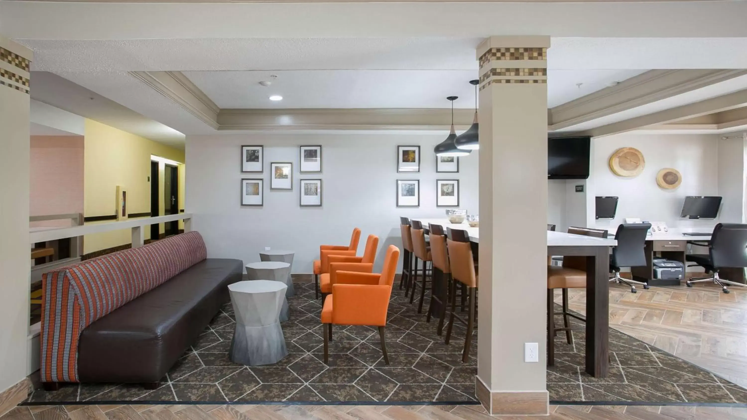 Lobby or reception, Restaurant/Places to Eat in Best Western Plus Addison/Dallas Hotel