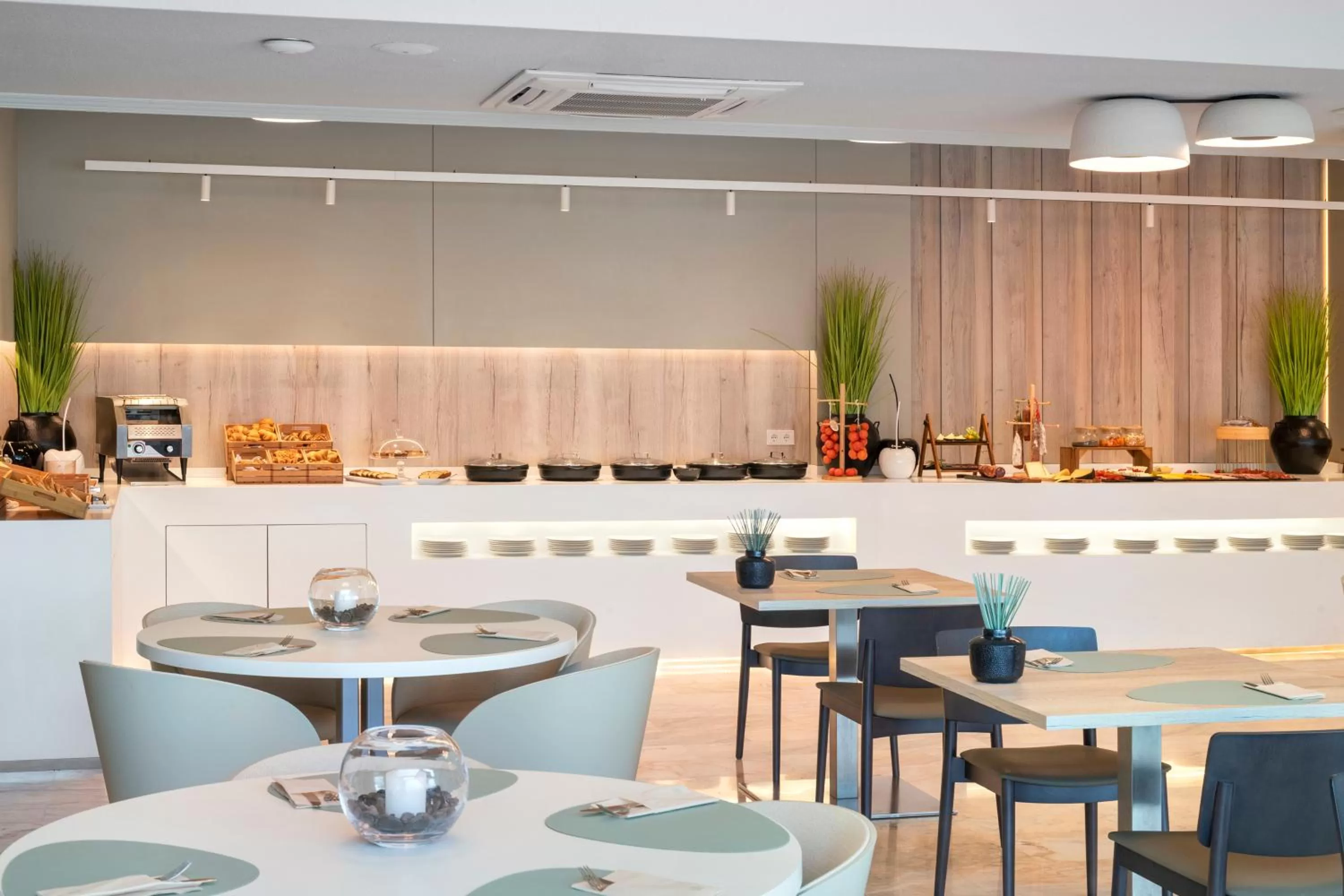 Breakfast in Salles Ciutat del Prat Barcelona Airport