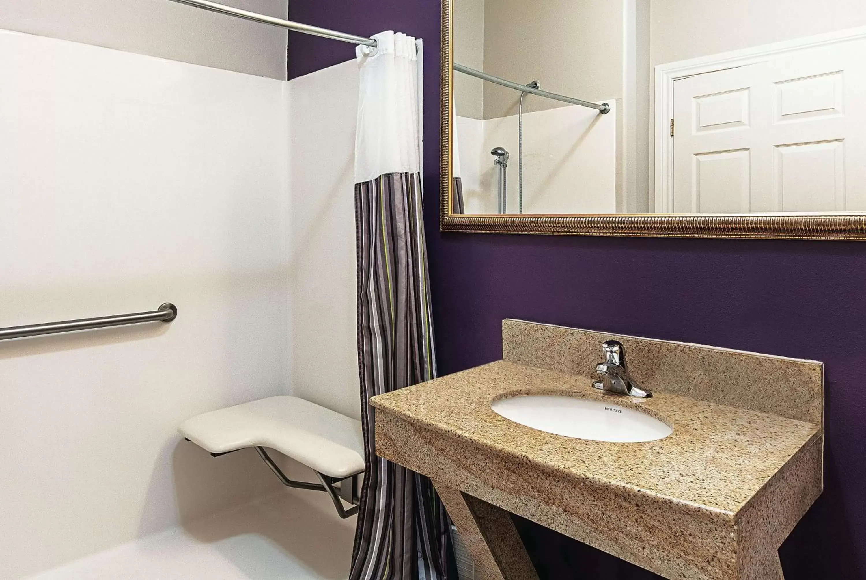 Bathroom in La Quinta by Wyndham Alamo-McAllen East