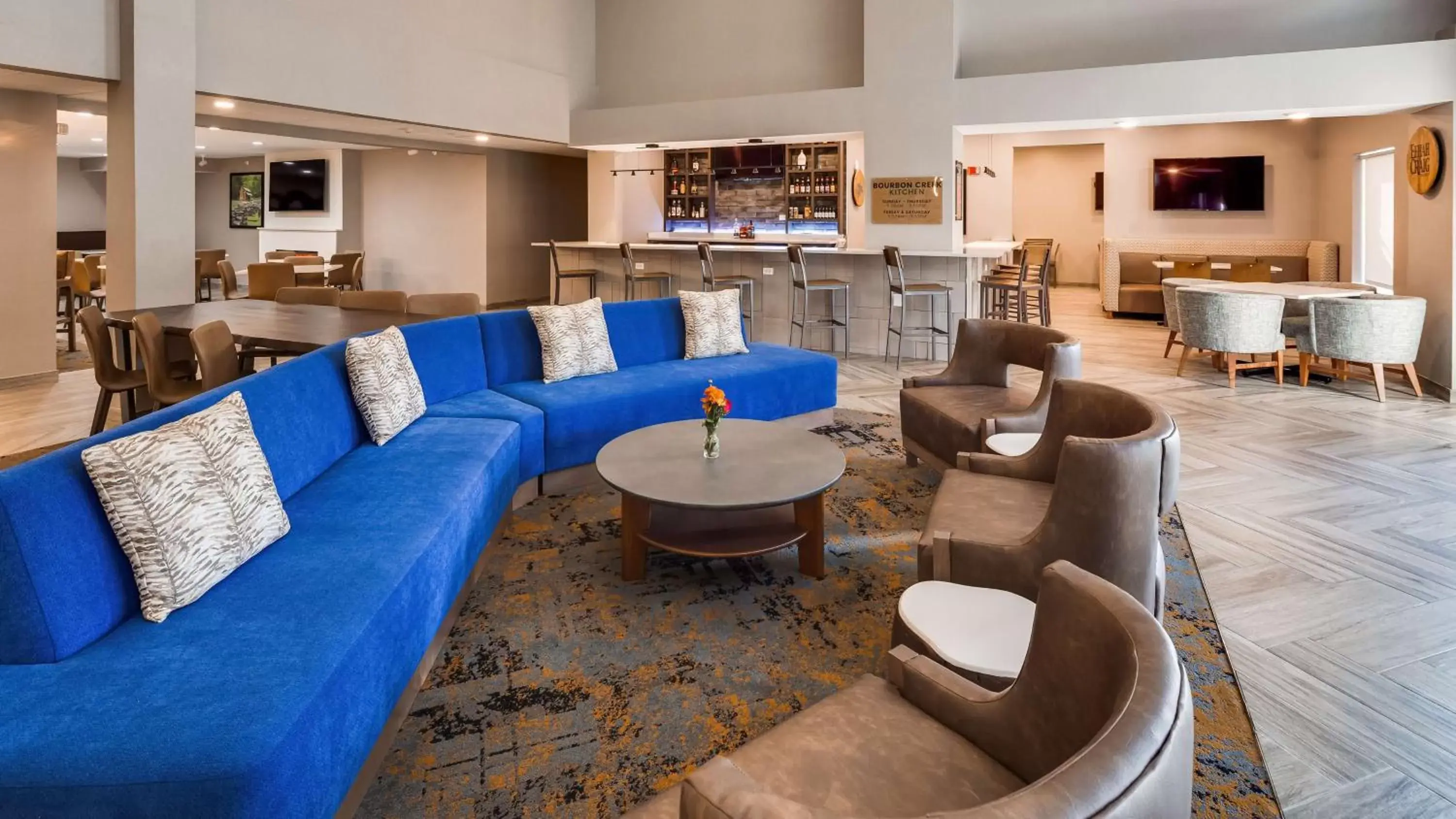 Lobby or reception, Lounge/Bar in Best Western Plus Bourbonnais Hotel & Suites