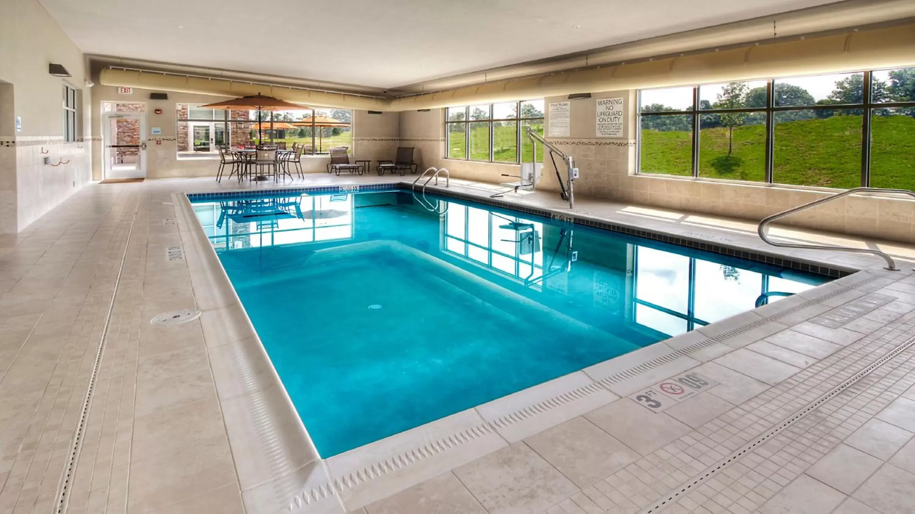 Swimming Pool in Holiday Inn Express & Suites Pittsburgh SW/Southpointe, an IHG Hotel