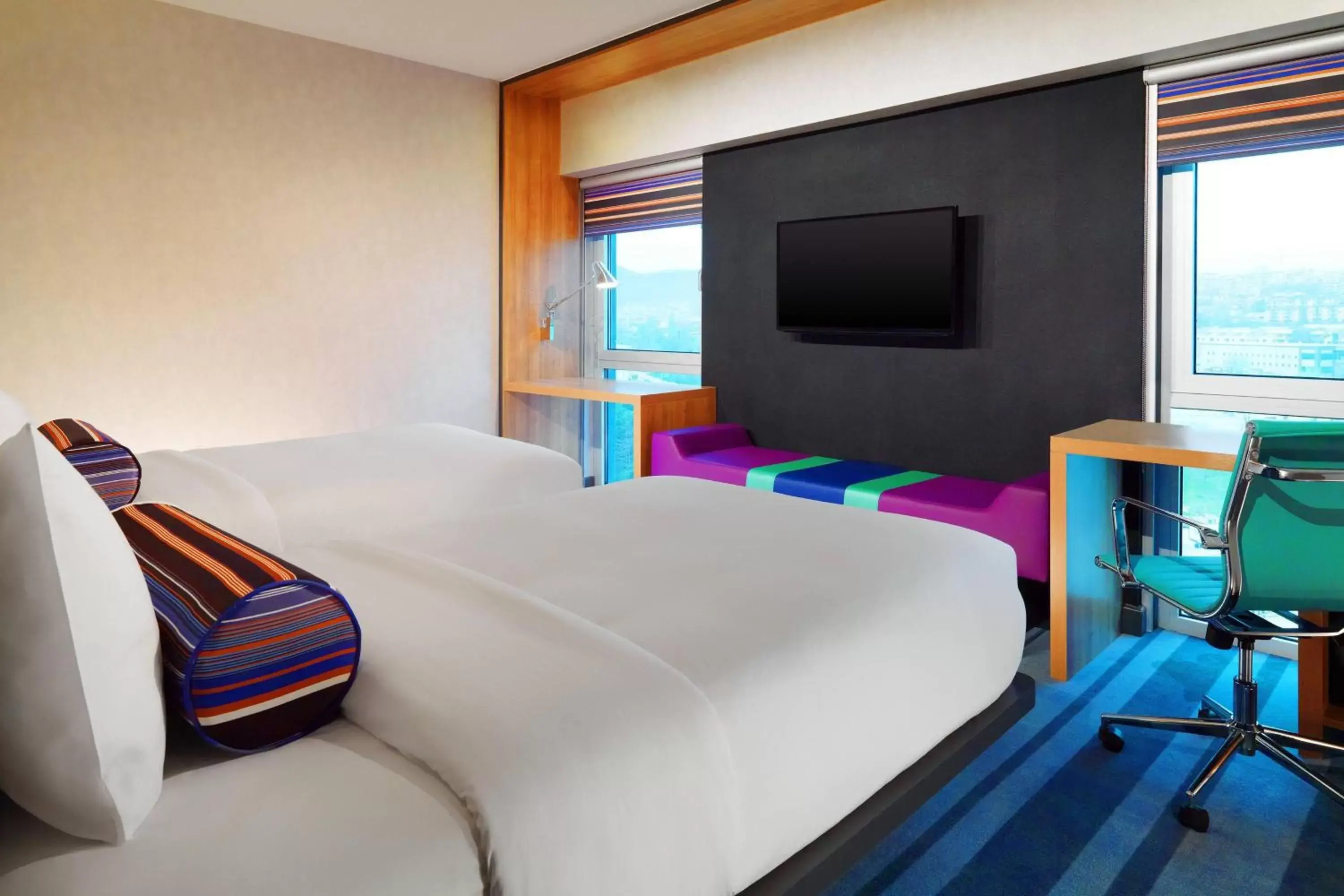 Photo of the whole room, Bed in Aloft Bursa Hotel