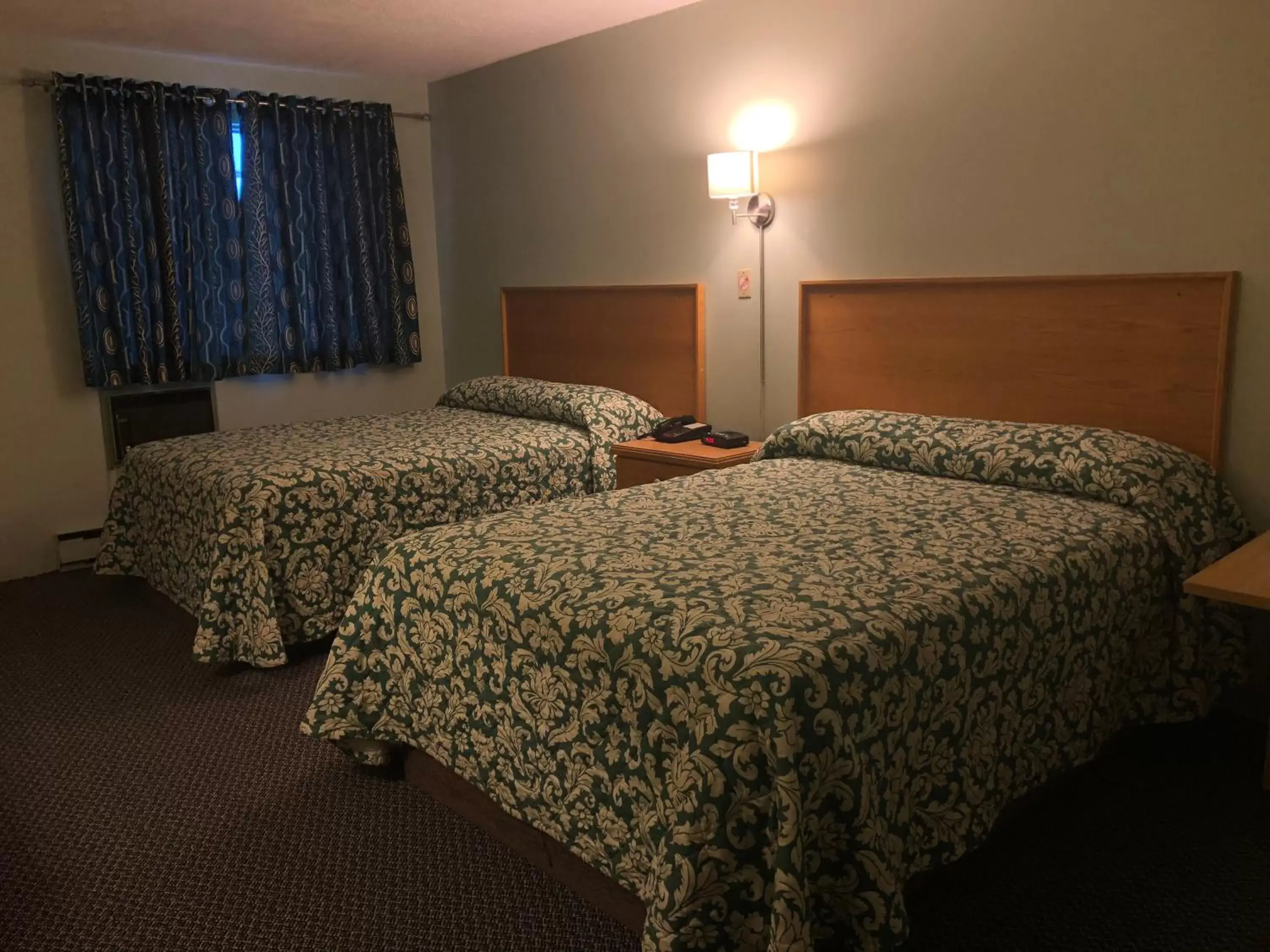 Bed in Chimo Motel