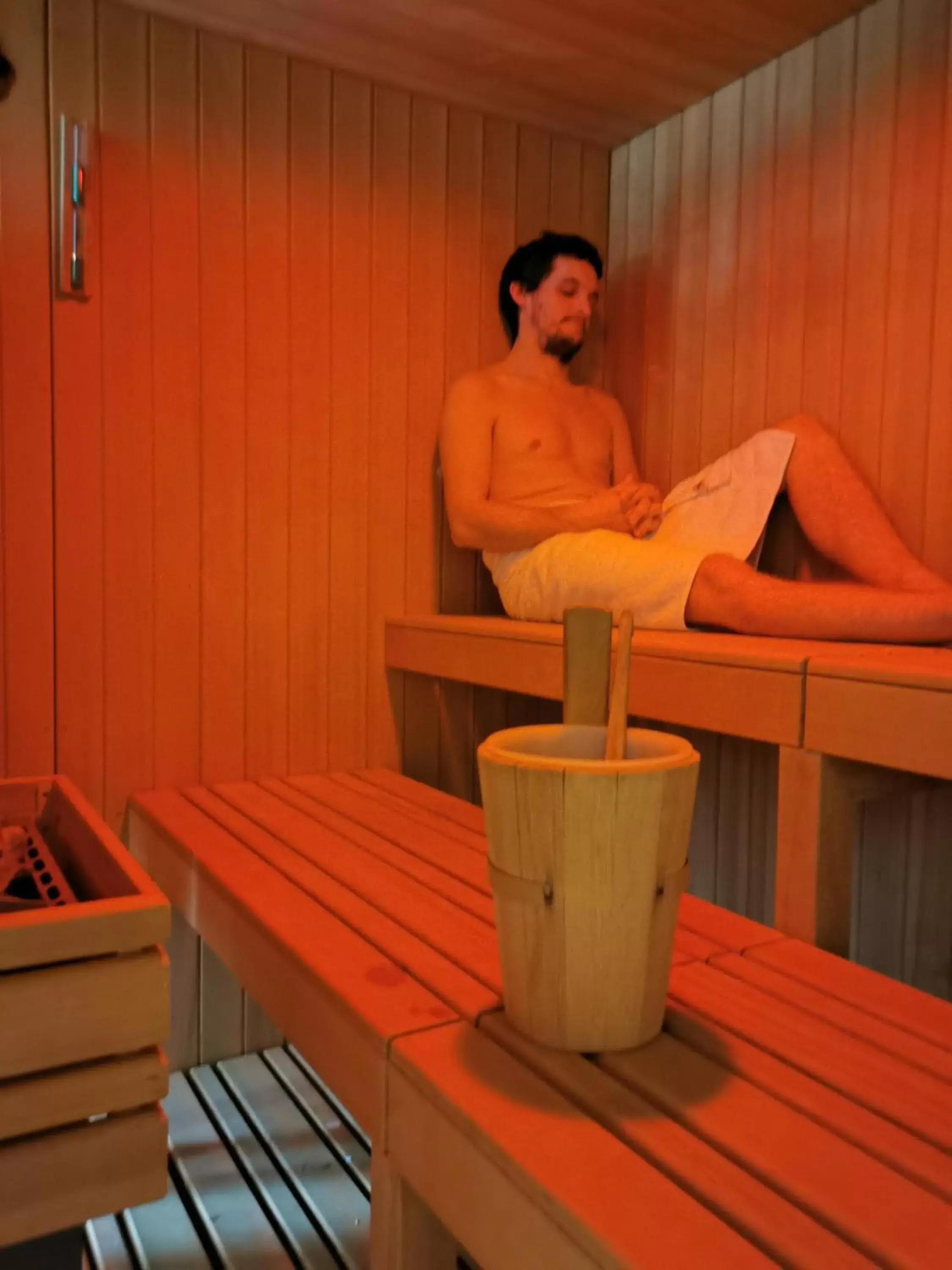 Sauna in Cit'Hotel Le Cornouaille Hotel