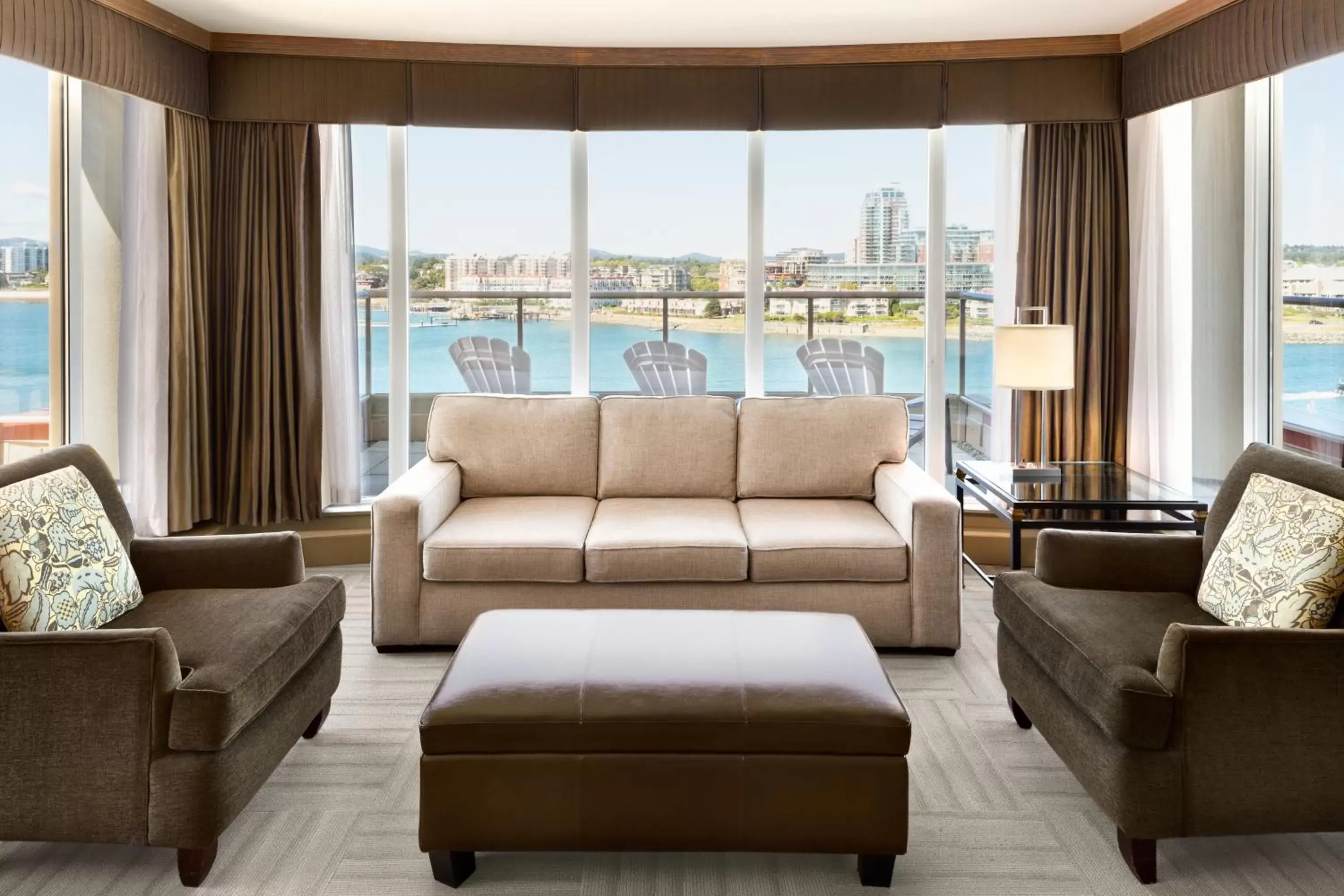 Living room, Seating Area in Coast Victoria Hotel & Marina by APA