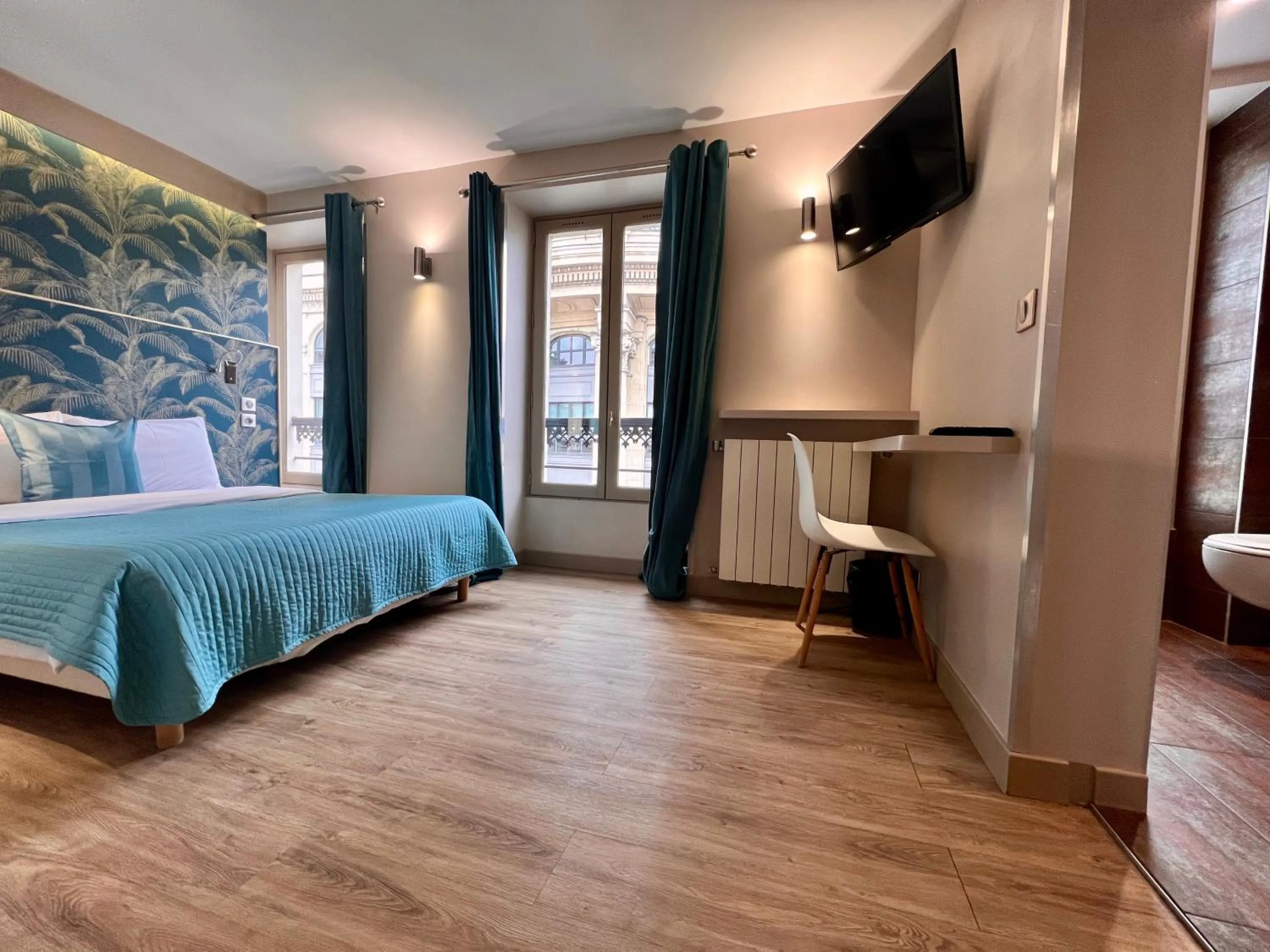 Photo of the whole room, Bed in Hotel Nation Montmartre