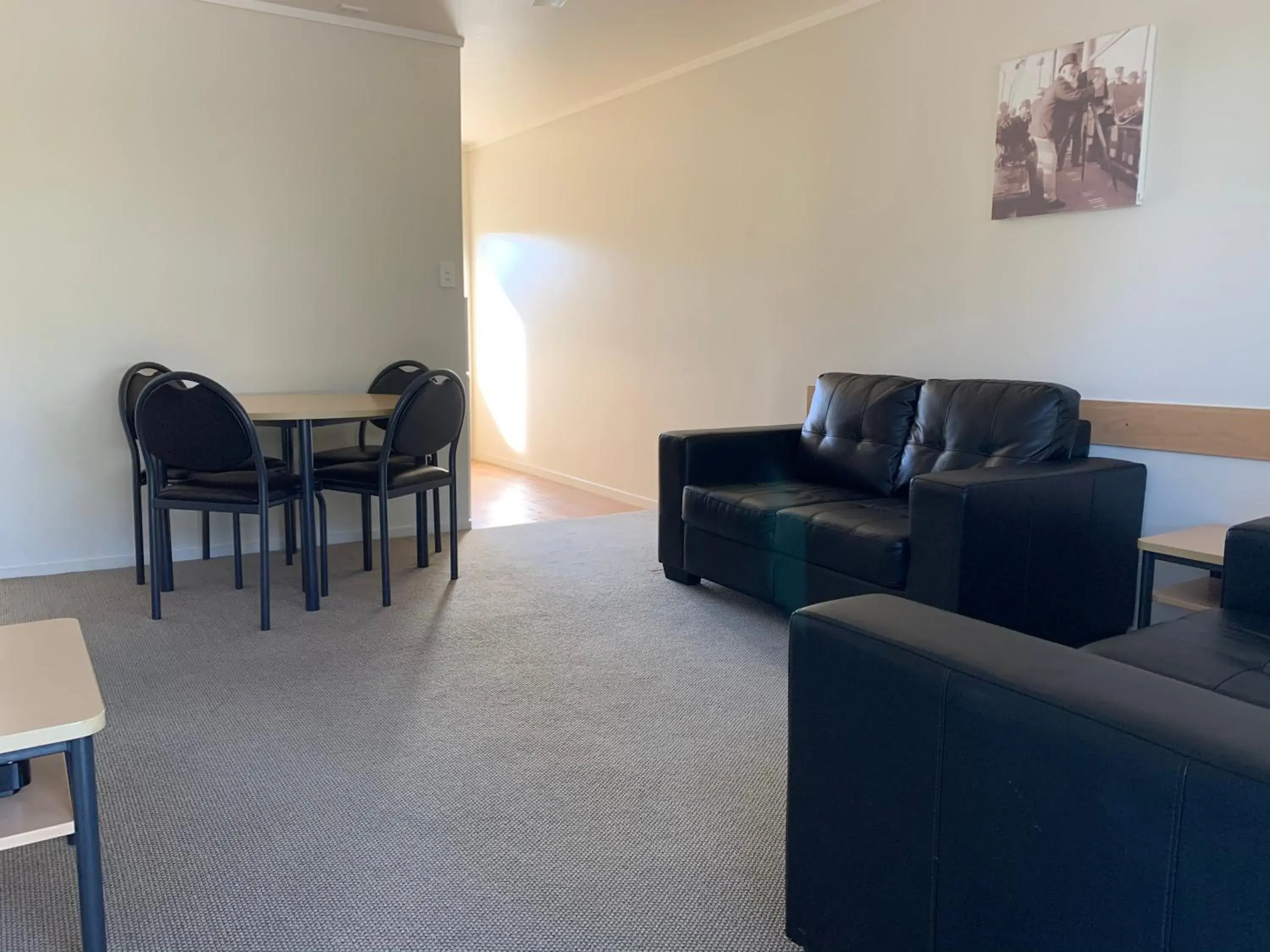 Living room, Seating Area in Captain Cook Motor Lodge