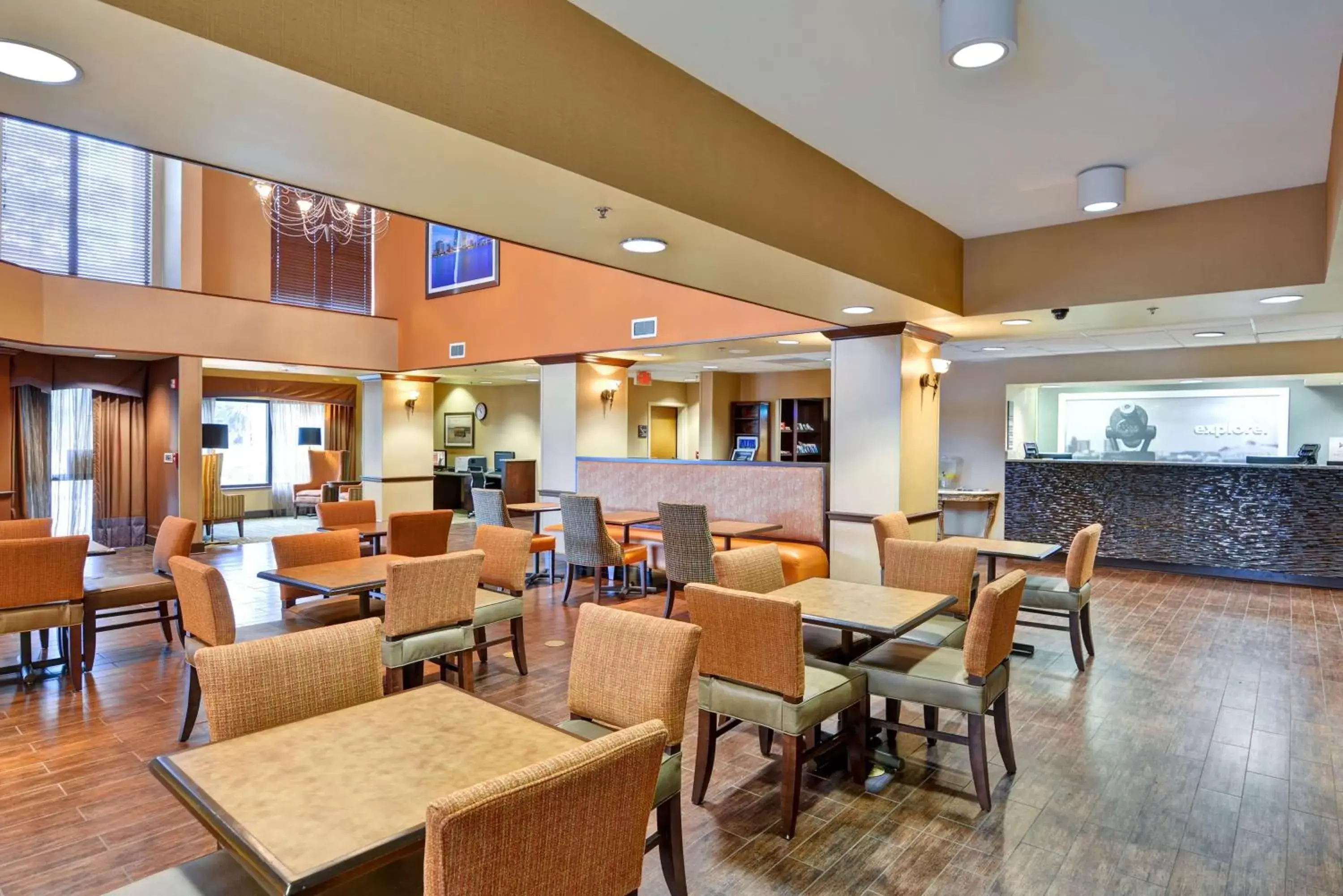 Lobby or reception, Restaurant/Places to Eat in Hampton Inn Jacksonville - I-95 Central