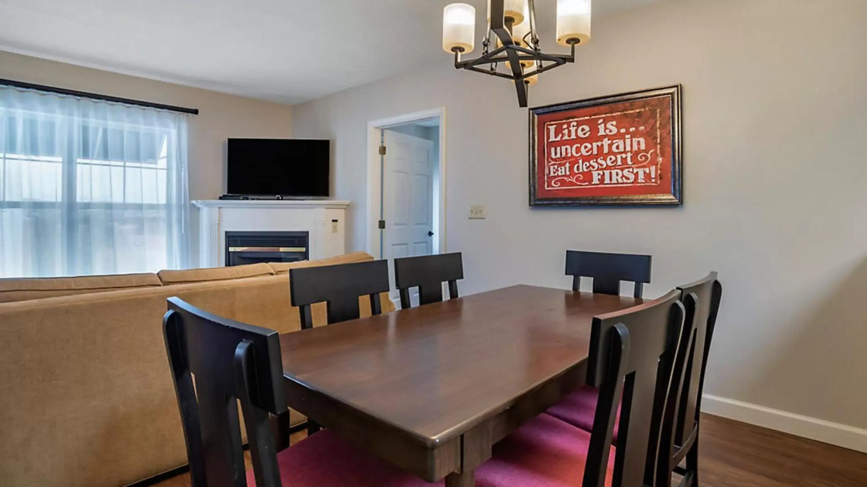 TV and multimedia, Dining Area in Bluegreen Vacations Suites at Hershey