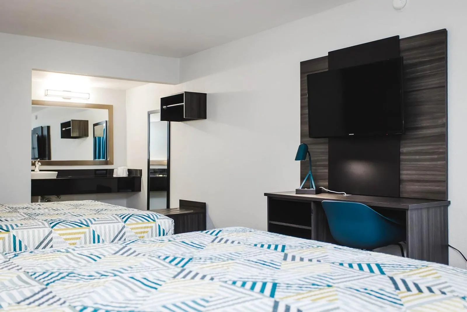 Bed in Motel 6 Houston, TX - Medical Center - NRG Stadium