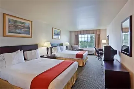 Photo of the whole room in Holiday Inn Express Corvallis-On the River, an IHG Hotel