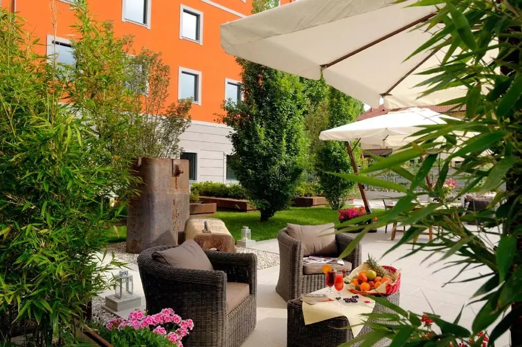 Restaurant/places to eat, Patio/Outdoor Area in Best Western Falck Village Milano Sesto