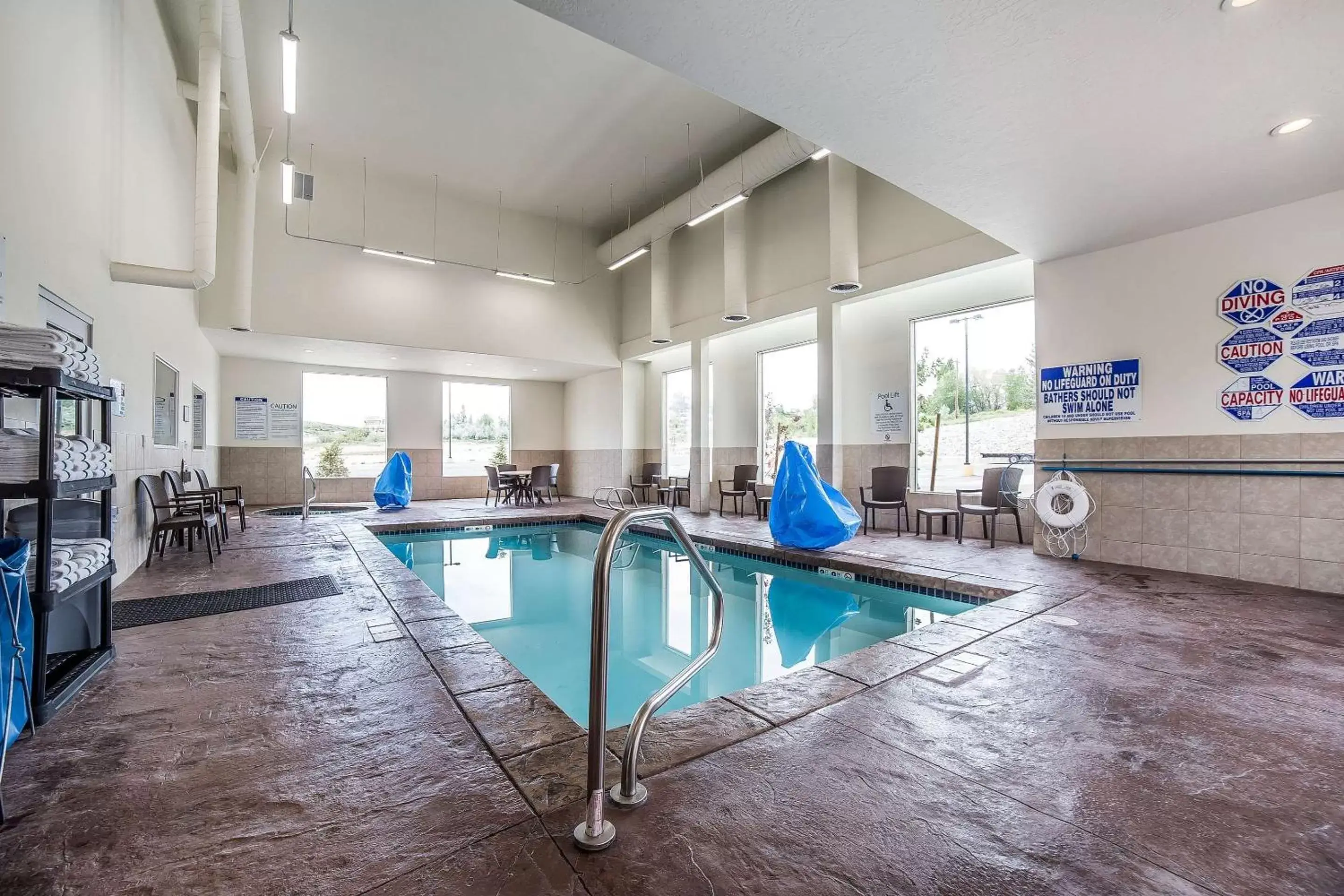 On site, Swimming Pool in Comfort Inn & Suites Vernal - National Monument Area